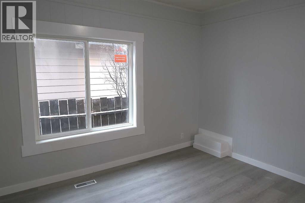 BIG Diningroom - 111 6 Avenue Se, Three Hills, AB