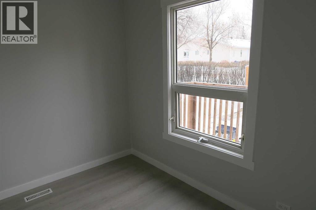 Bedroom - 111 6 Avenue Se, Three Hills, AB