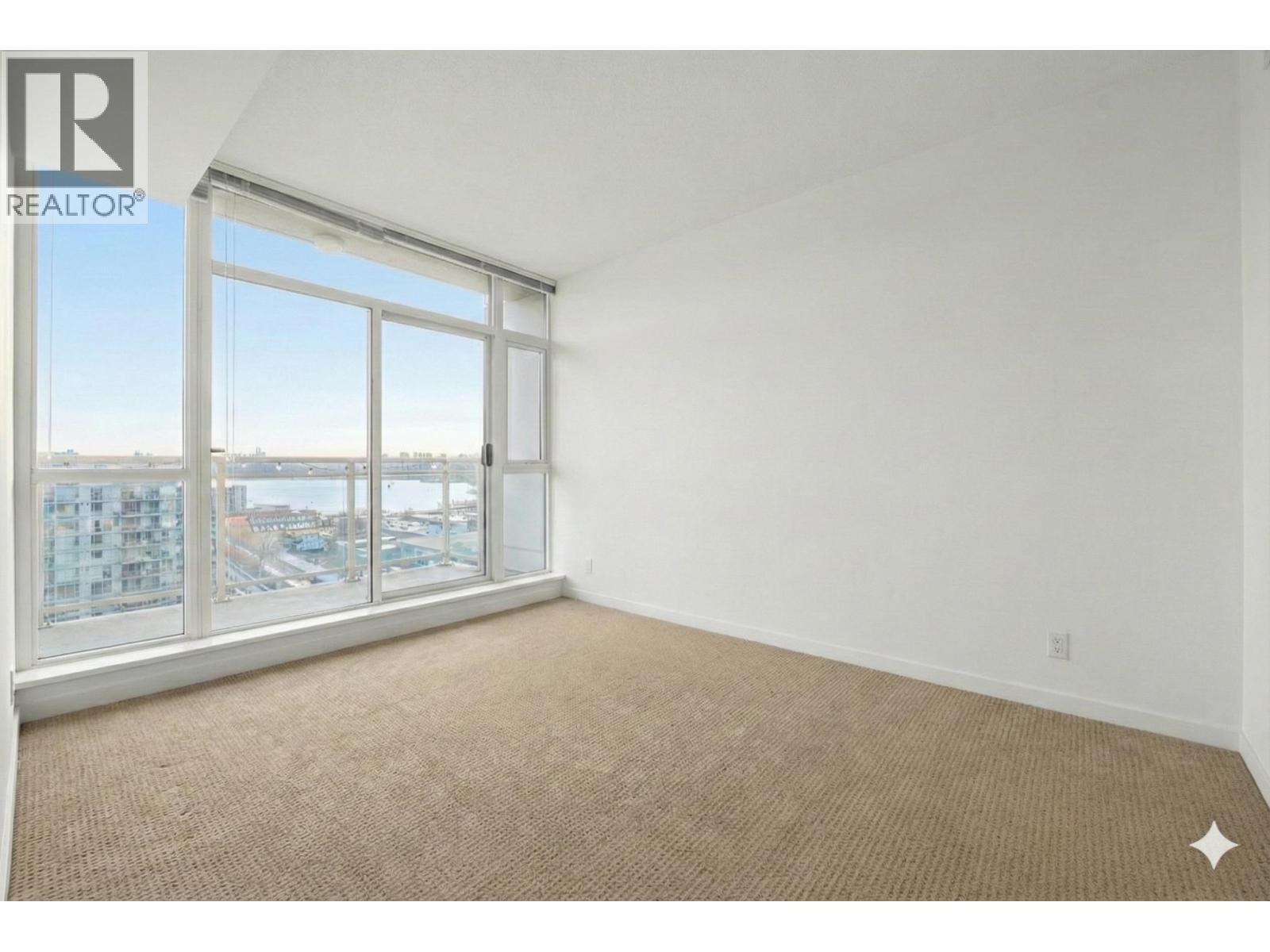 2102 188 E Esplanade Street, North Vancouver, BC - Indoor Photo Showing Other Room