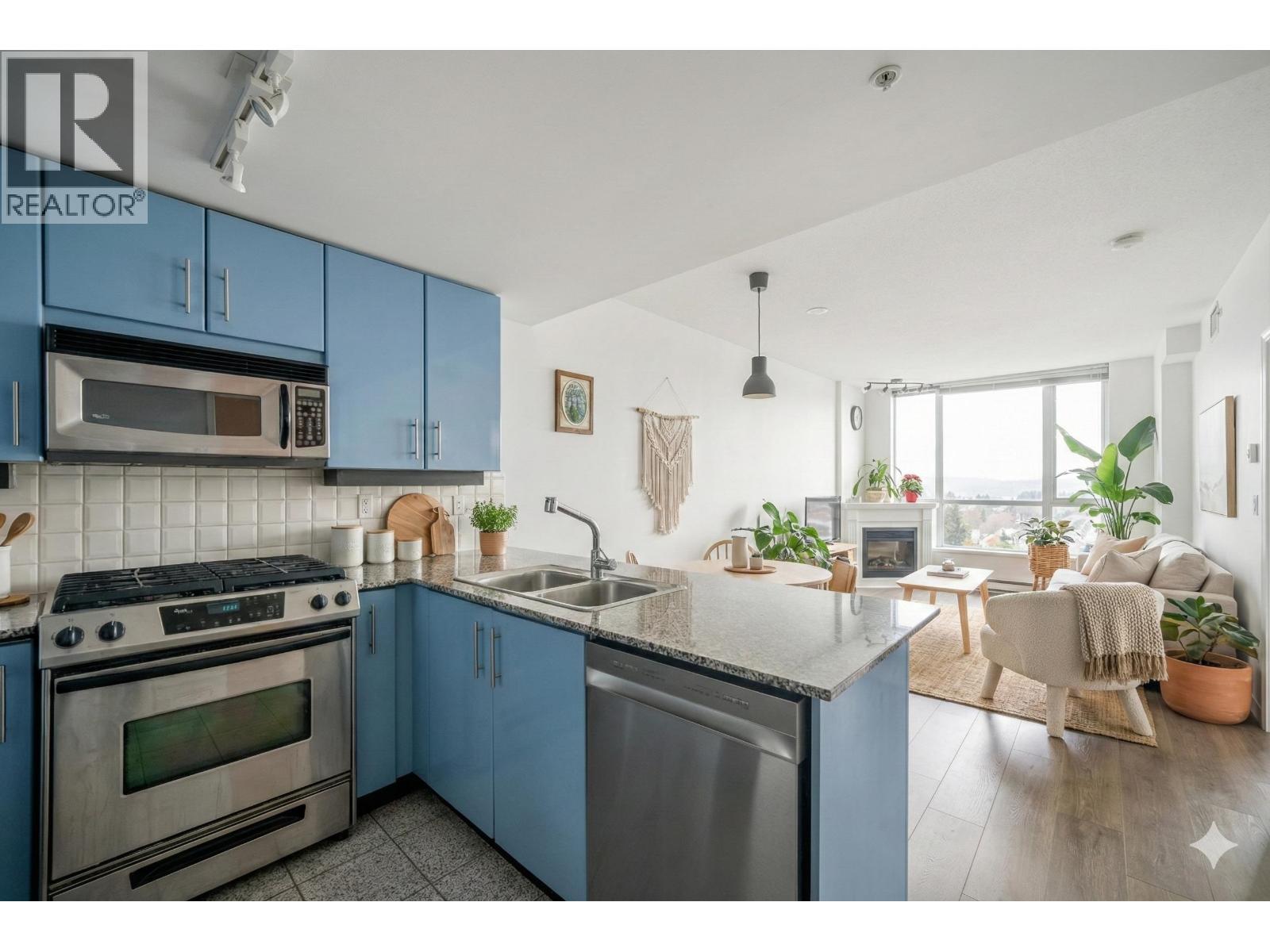 2102 188 E Esplanade Street, North Vancouver, BC - Indoor Photo Showing Kitchen With Double Sink With Upgraded Kitchen