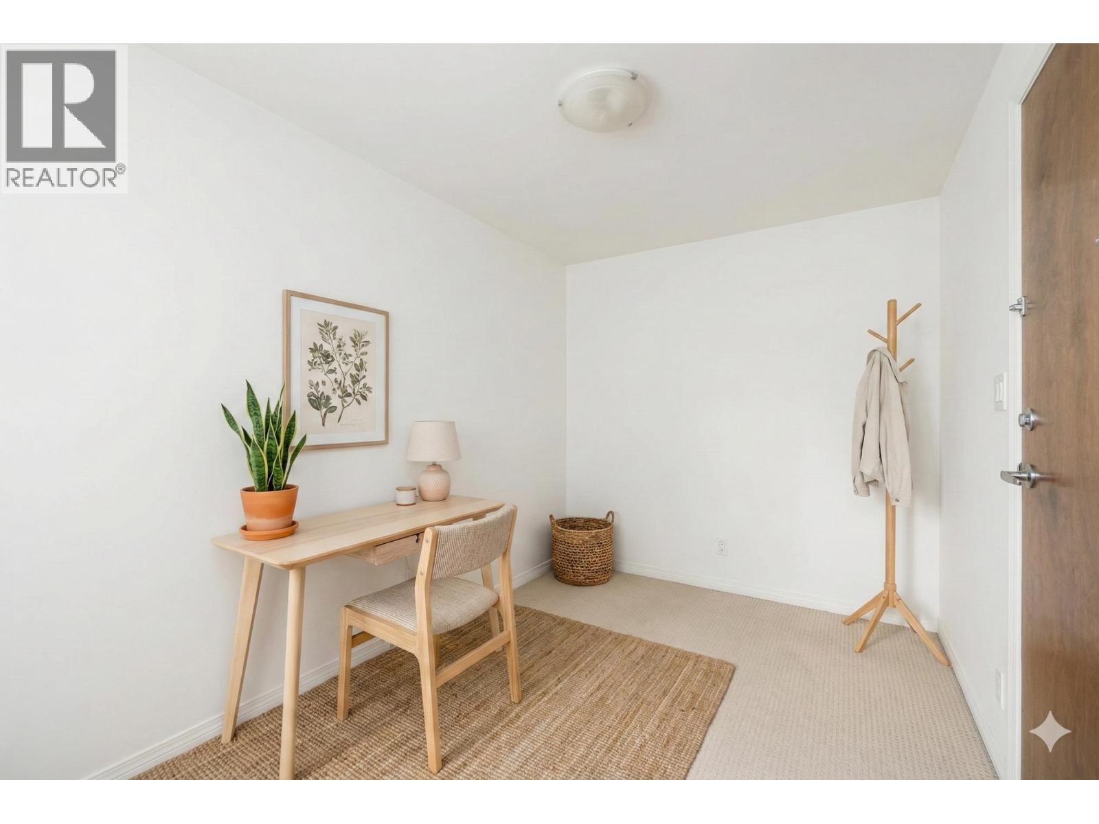 2102 188 E Esplanade Street, North Vancouver, BC - Indoor Photo Showing Other Room