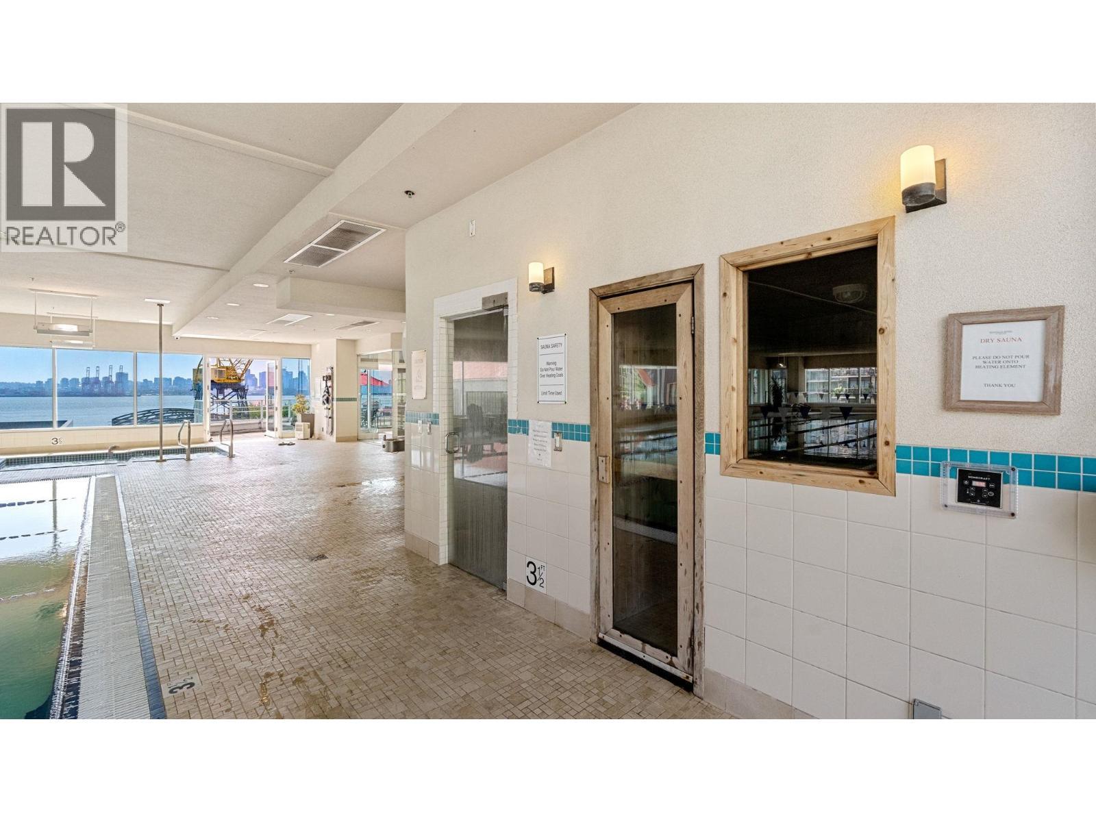 2102 188 E Esplanade Street, North Vancouver, BC - Indoor Photo Showing Other Room