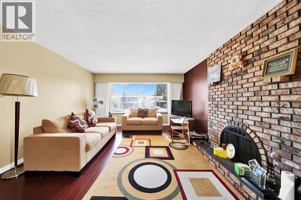 1238 Wise Court, Coquitlam, BC - Indoor Photo Showing Living Room With Fireplace