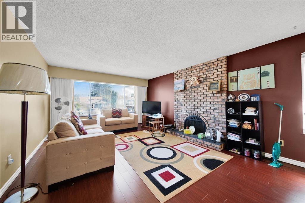 1238 Wise Court, Coquitlam, BC - Indoor Photo Showing Living Room With Fireplace