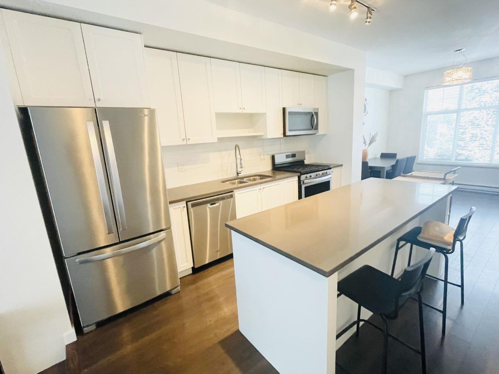 10 15268 28 Avenue, Surrey, BC - Indoor Photo Showing Kitchen With Stainless Steel Kitchen