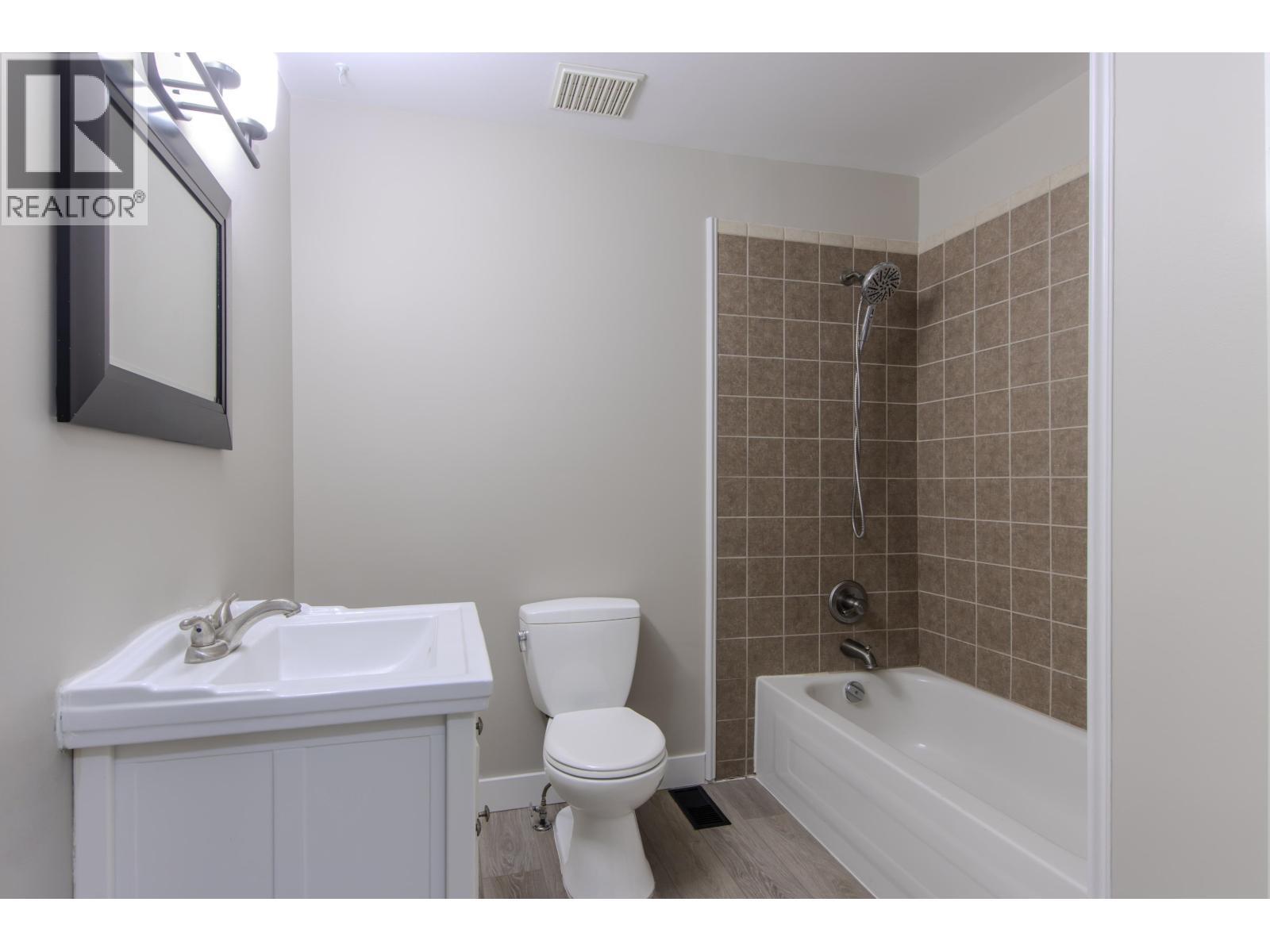 10 1500 Judd Road, Squamish, BC - Indoor Photo Showing Bathroom