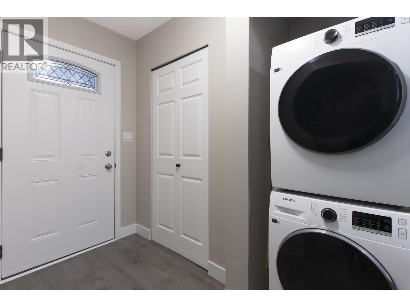 10 1500 Judd Road, Squamish, BC - Indoor Photo Showing Laundry Room