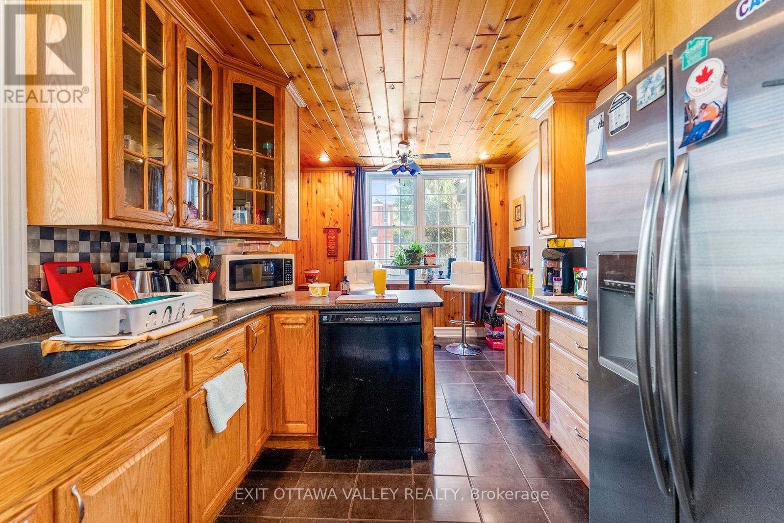 310 Murray Street, Pembroke, ON - Indoor Photo Showing Kitchen