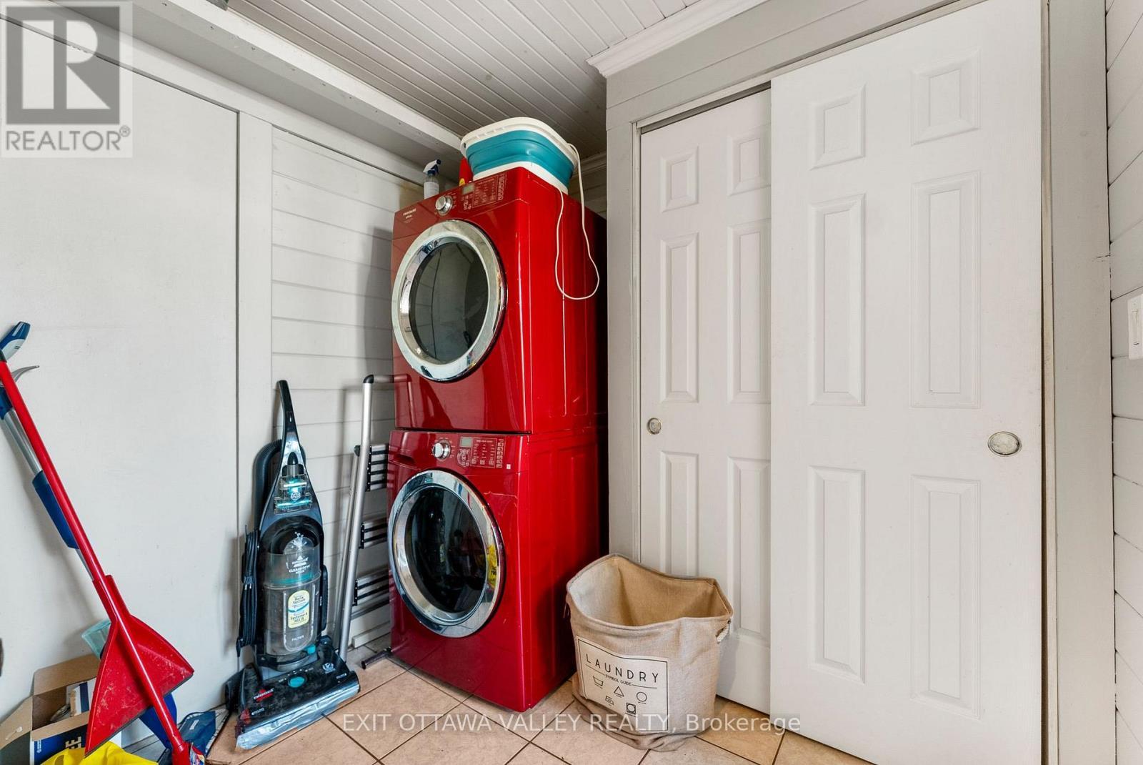 310 Murray Street, Pembroke, ON - Indoor Photo Showing Laundry Room