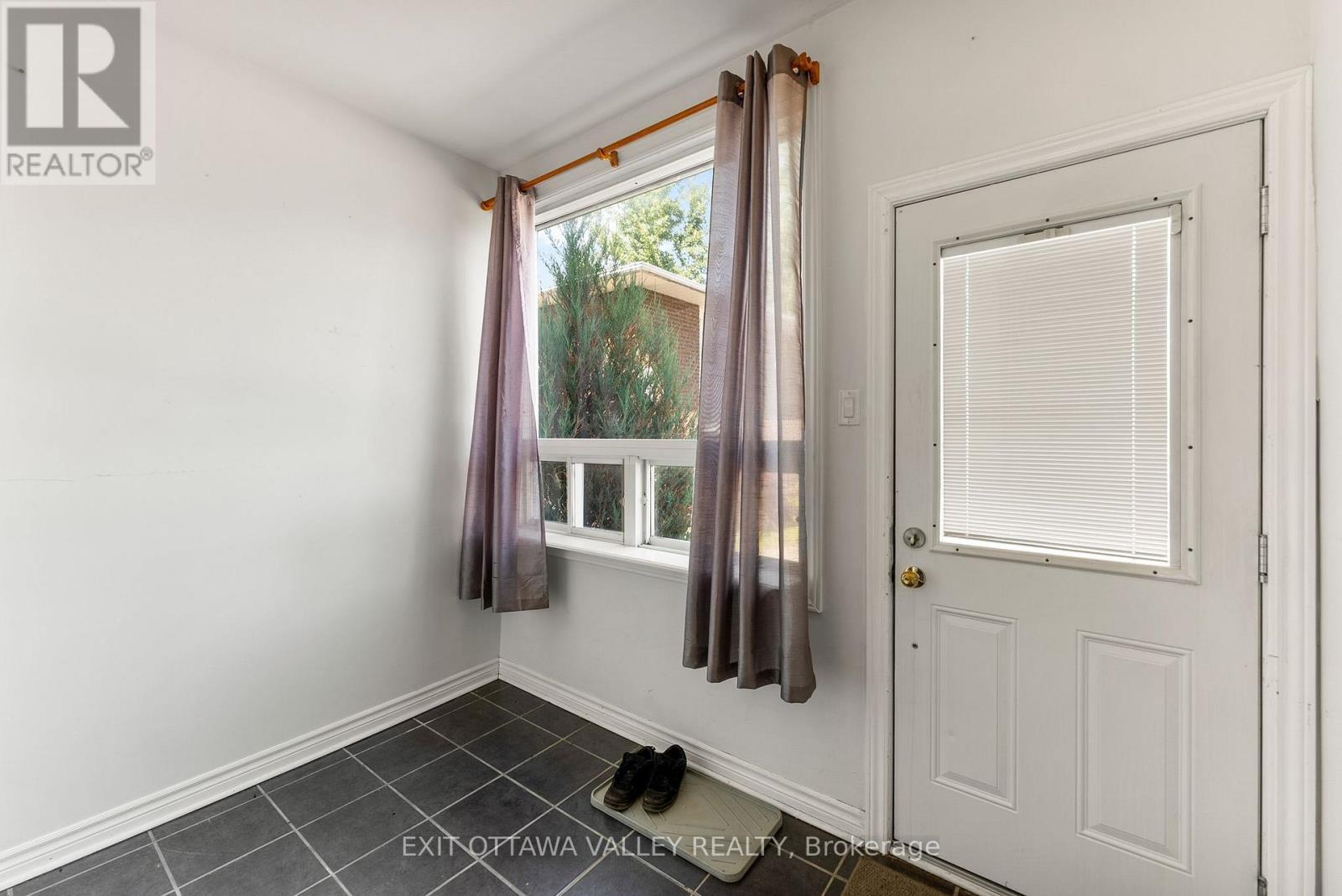 310 Murray Street, Pembroke, ON - Indoor Photo Showing Other Room