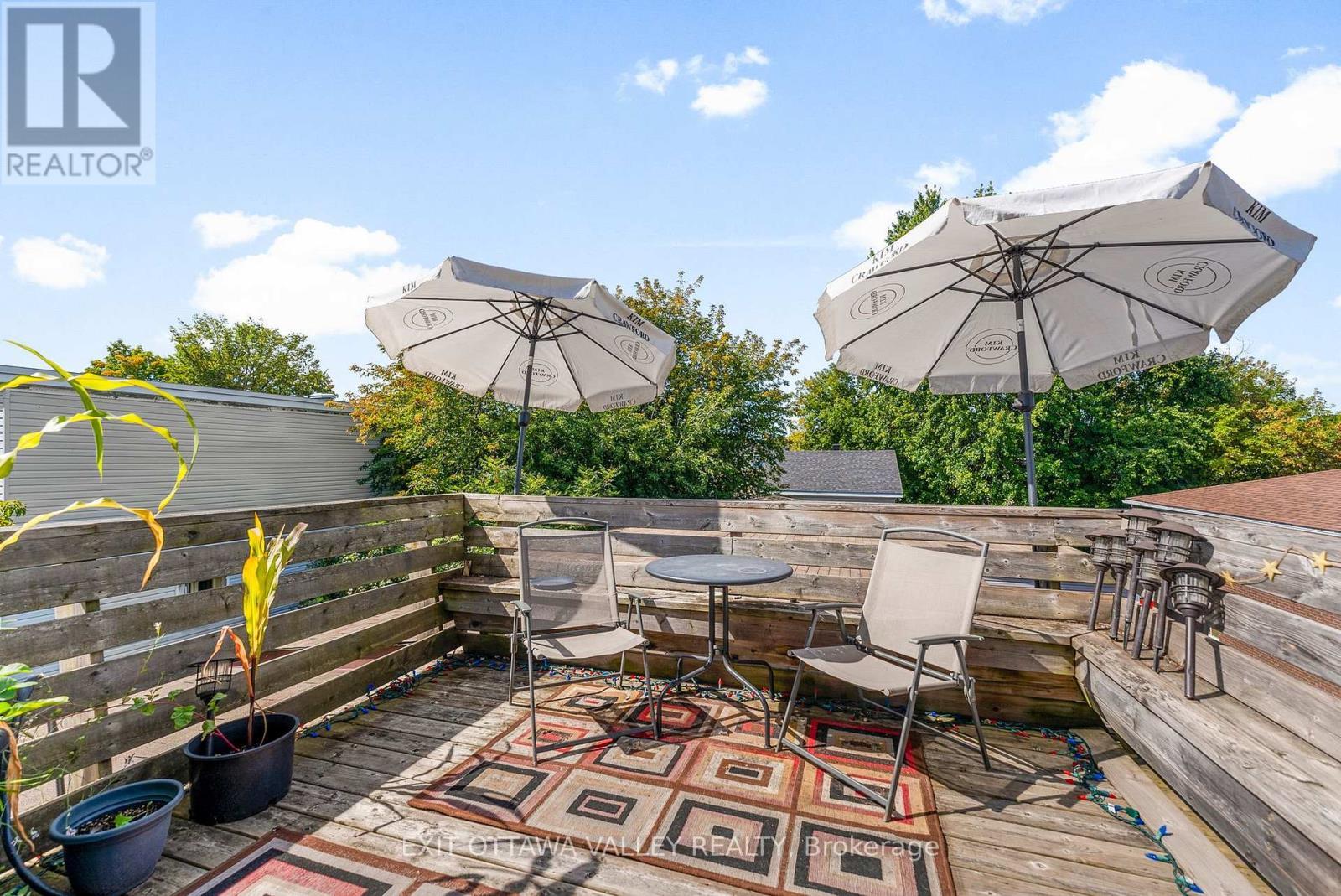 310 Murray Street, Pembroke, ON - Outdoor With Deck Patio Veranda