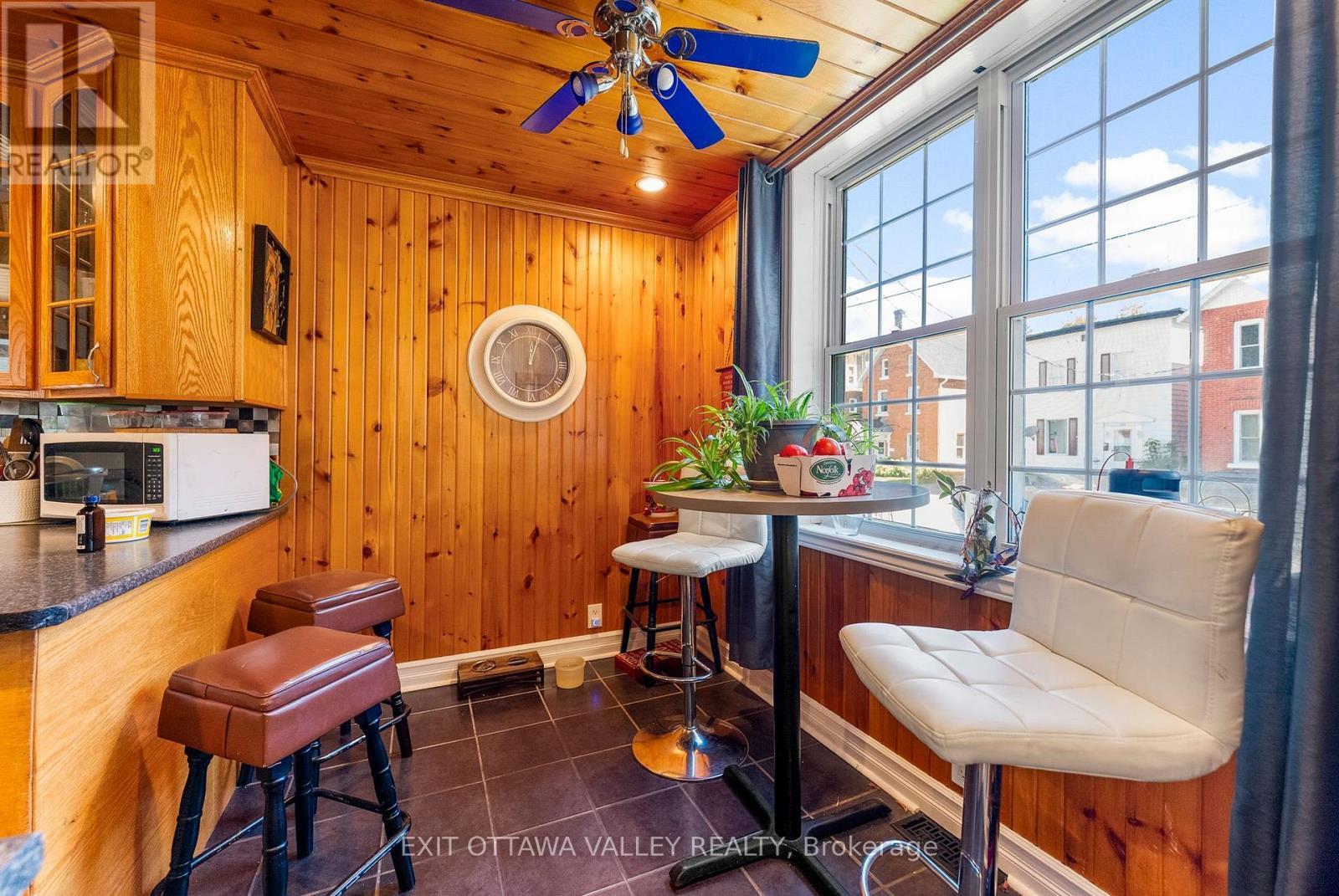 310 Murray Street, Pembroke, ON - Indoor