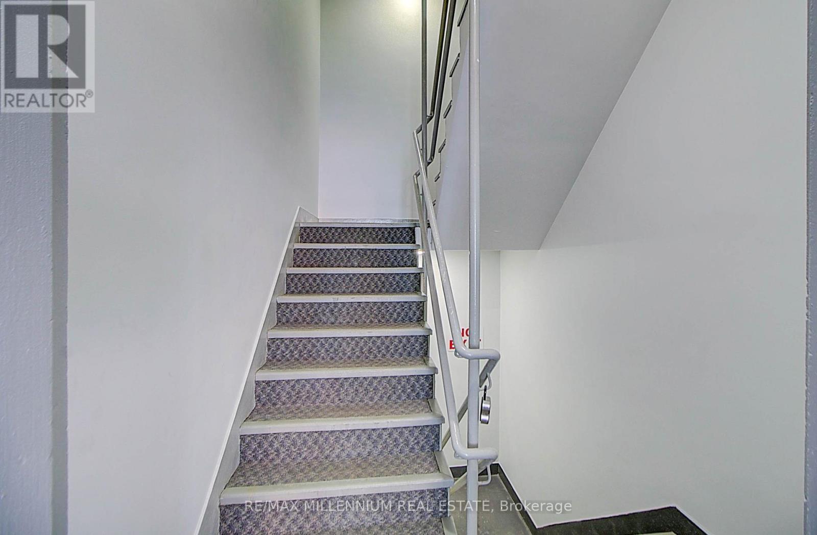 302 - 101 Dundas Street W, Whitby, ON