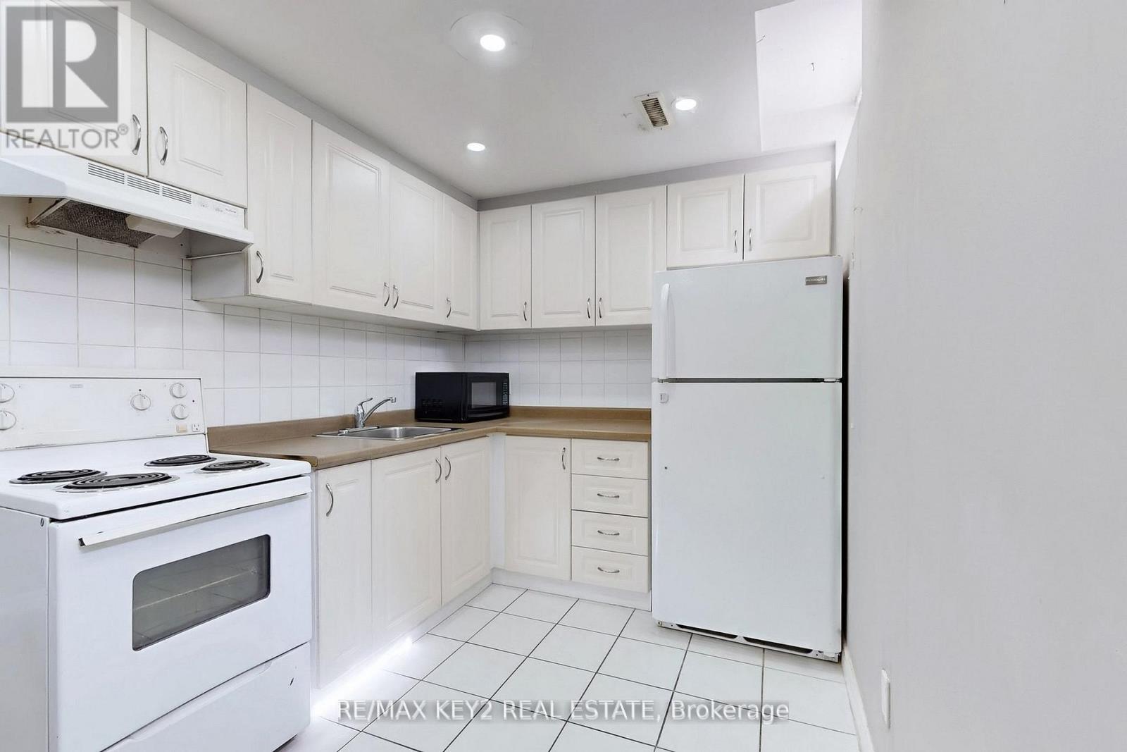 Bsmt - 201 Hopecrest Road, Markham, ON - Indoor Photo Showing Kitchen