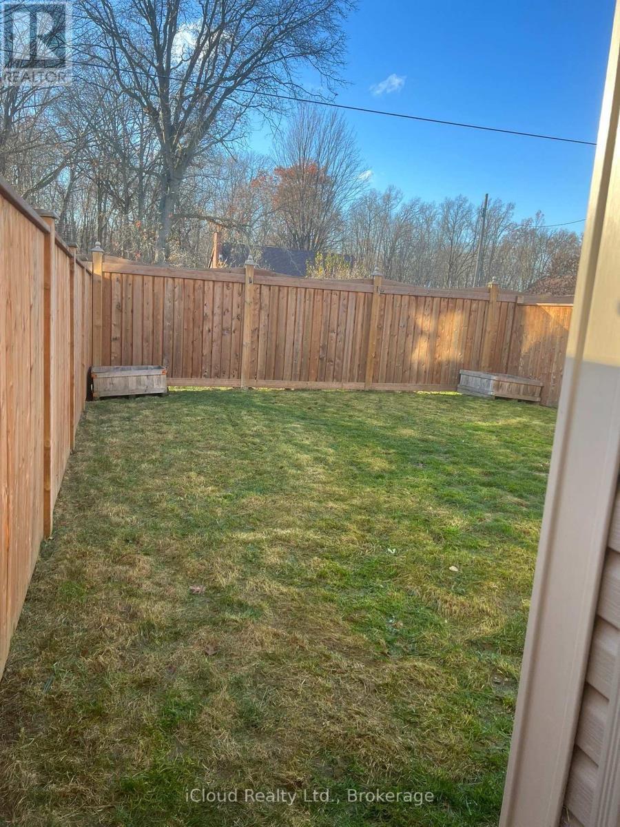 8871 Chickory Trail, Niagara Falls, ON - Outdoor