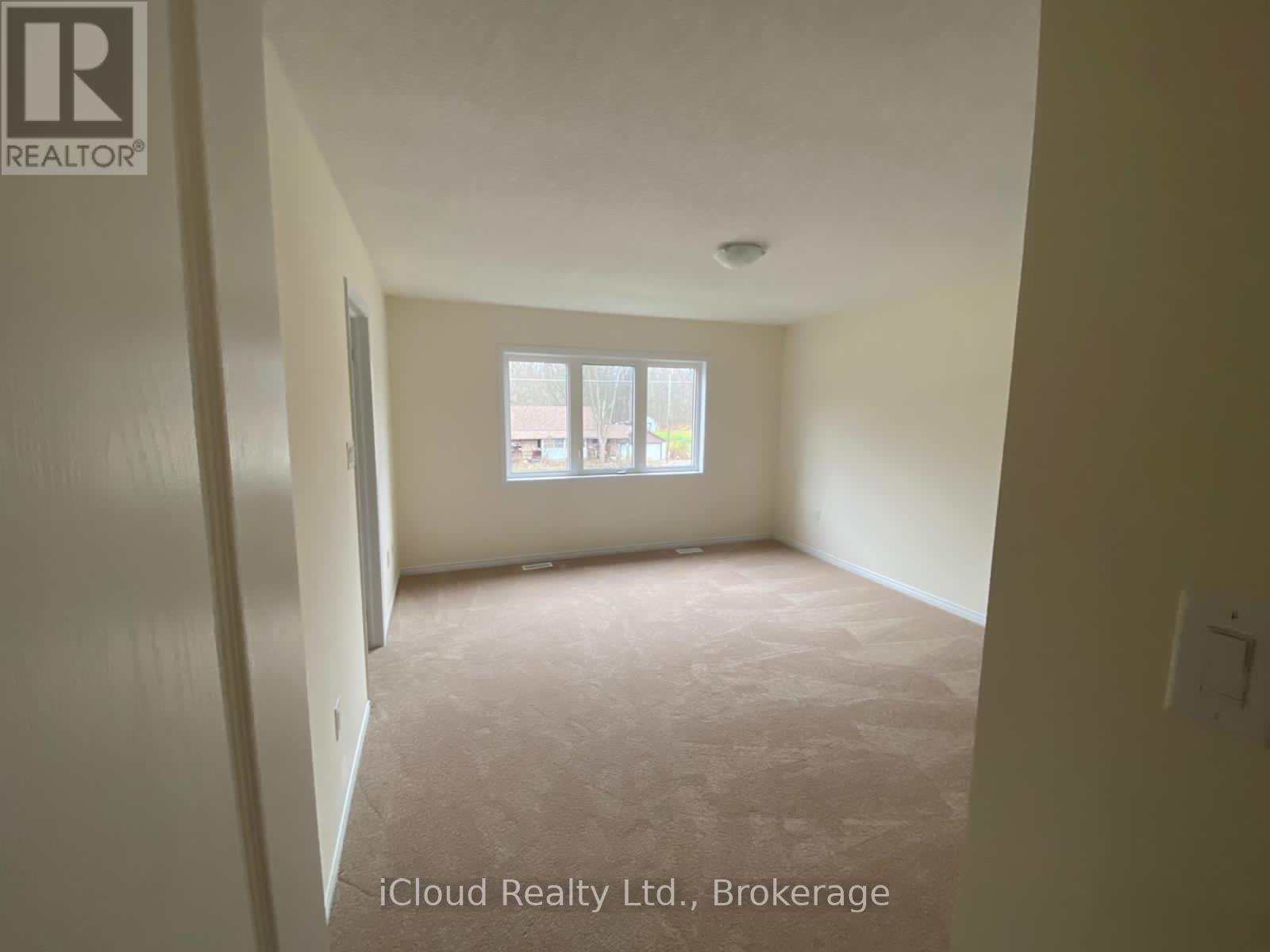 8871 Chickory Trail, Niagara Falls, ON - Indoor Photo Showing Other Room