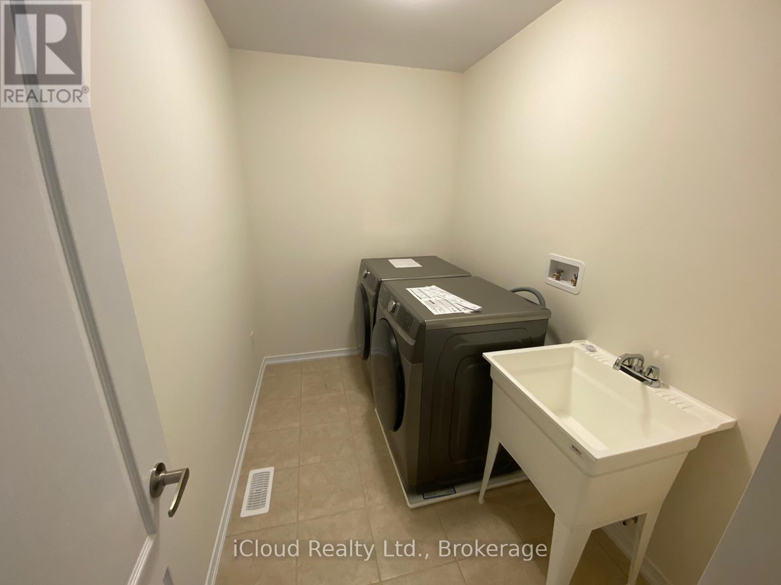 8871 Chickory Trail, Niagara Falls, ON - Indoor Photo Showing Laundry Room