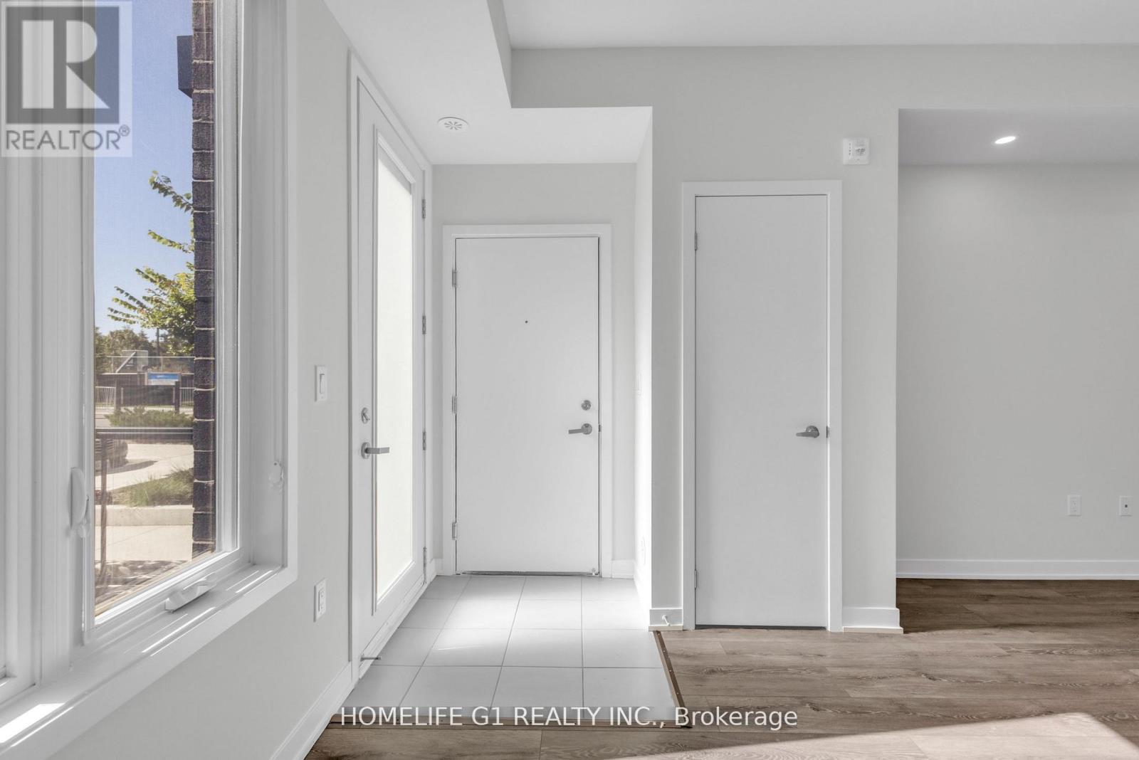 5 - 3429 Ridgeway Drive, Mississauga, ON