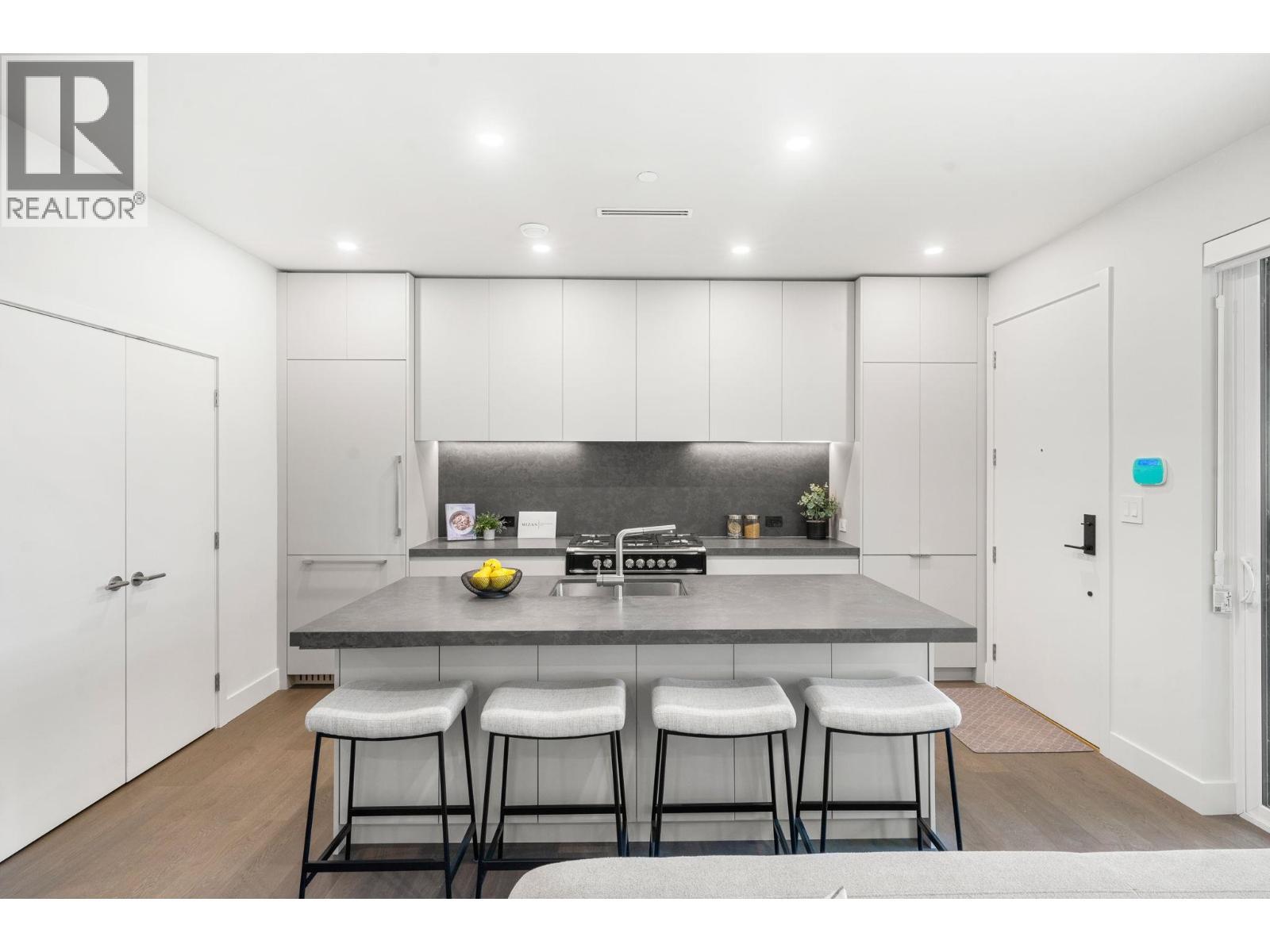 1 638 E 46Th Avenue, Vancouver, BC - Indoor