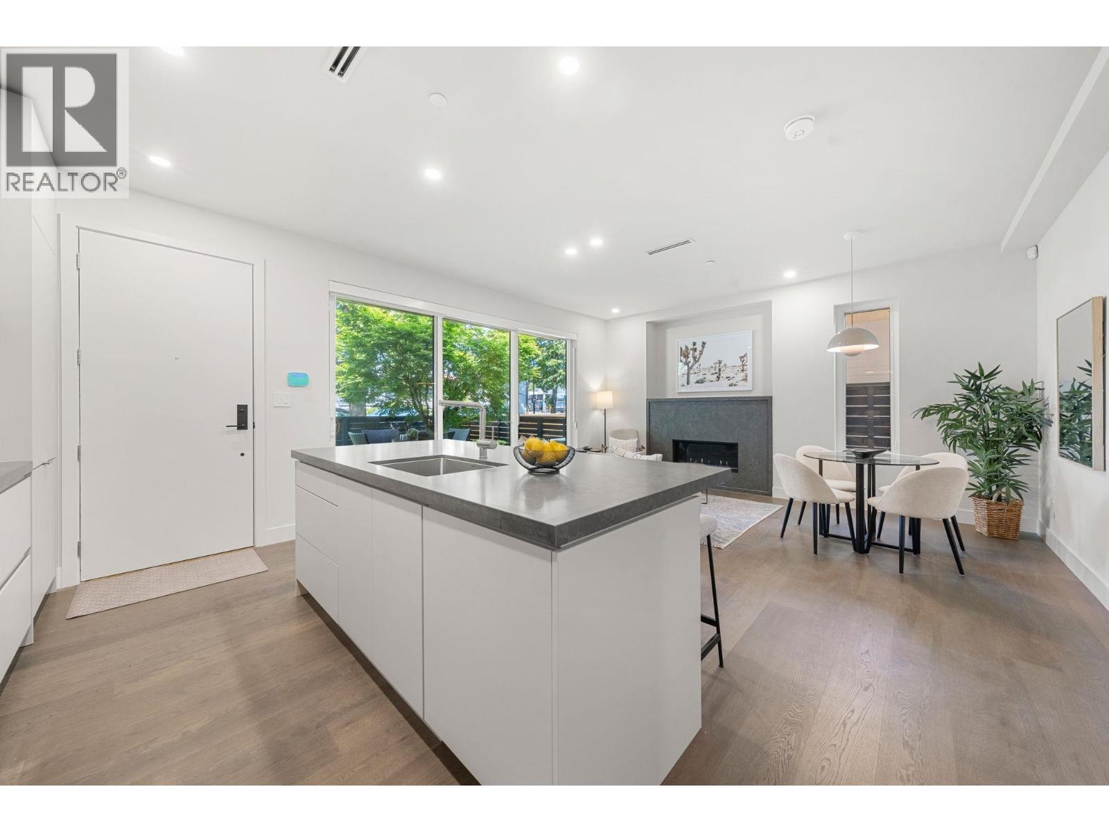 1 638 E 46Th Avenue, Vancouver, BC - Indoor