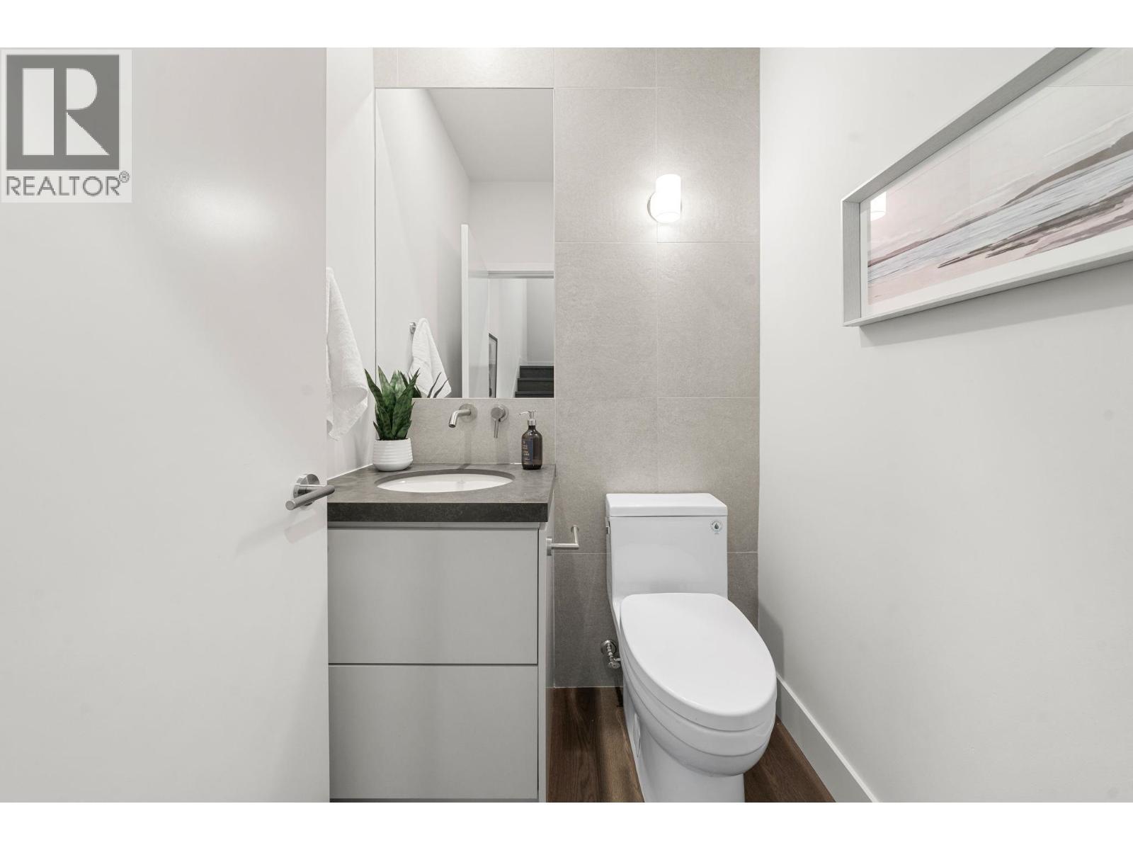 1 638 E 46Th Avenue, Vancouver, BC - Indoor Photo Showing Bathroom
