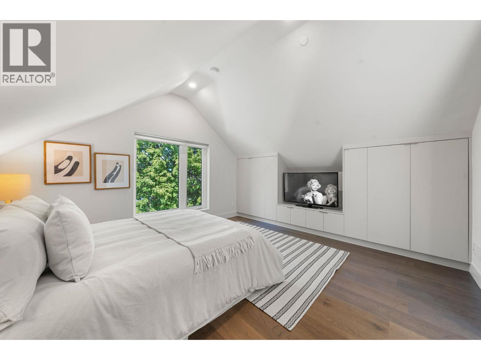 1 638 E 46Th Avenue, Vancouver, BC - Indoor Photo Showing Bedroom