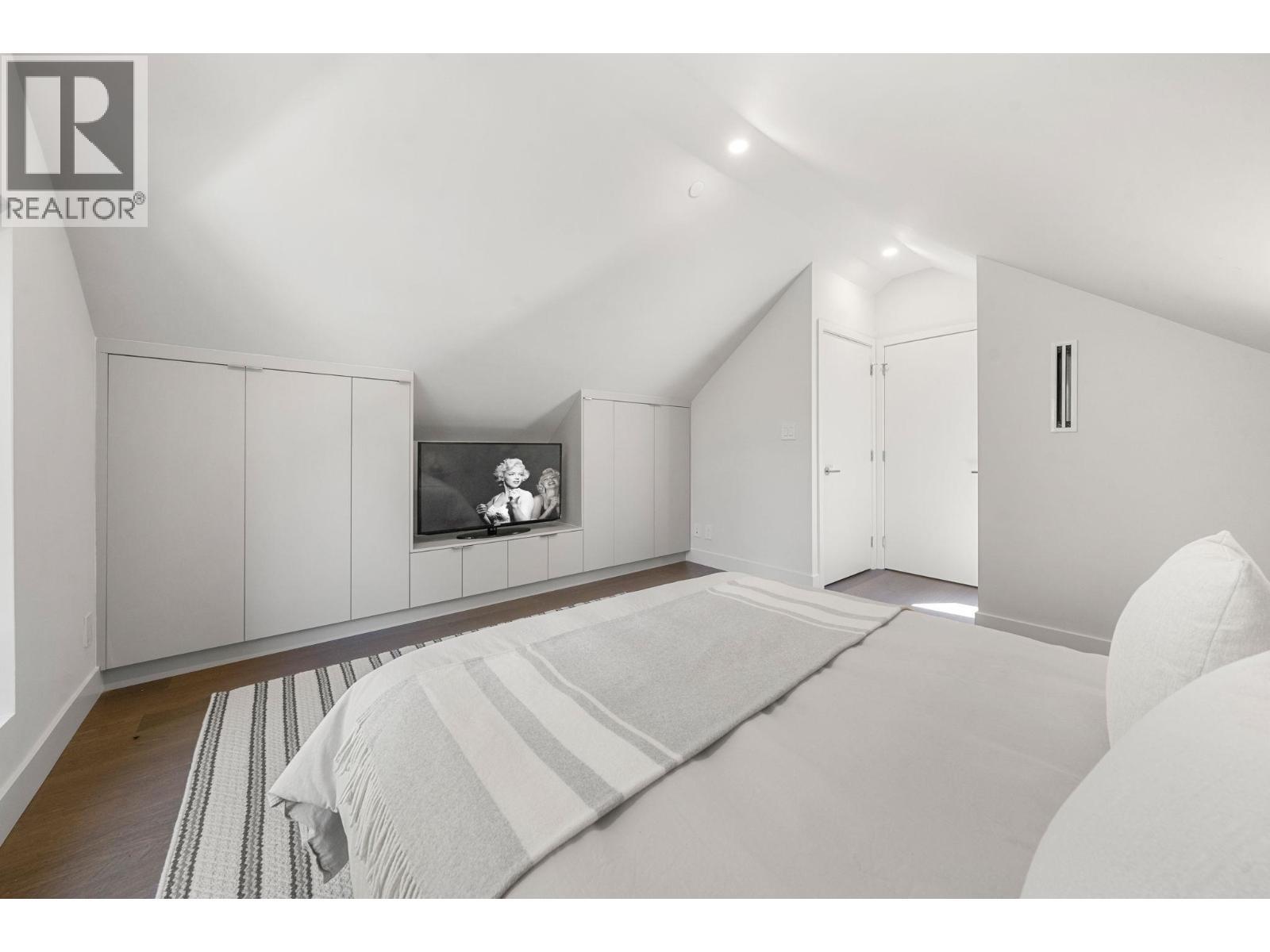 1 638 E 46Th Avenue, Vancouver, BC - Indoor Photo Showing Bedroom