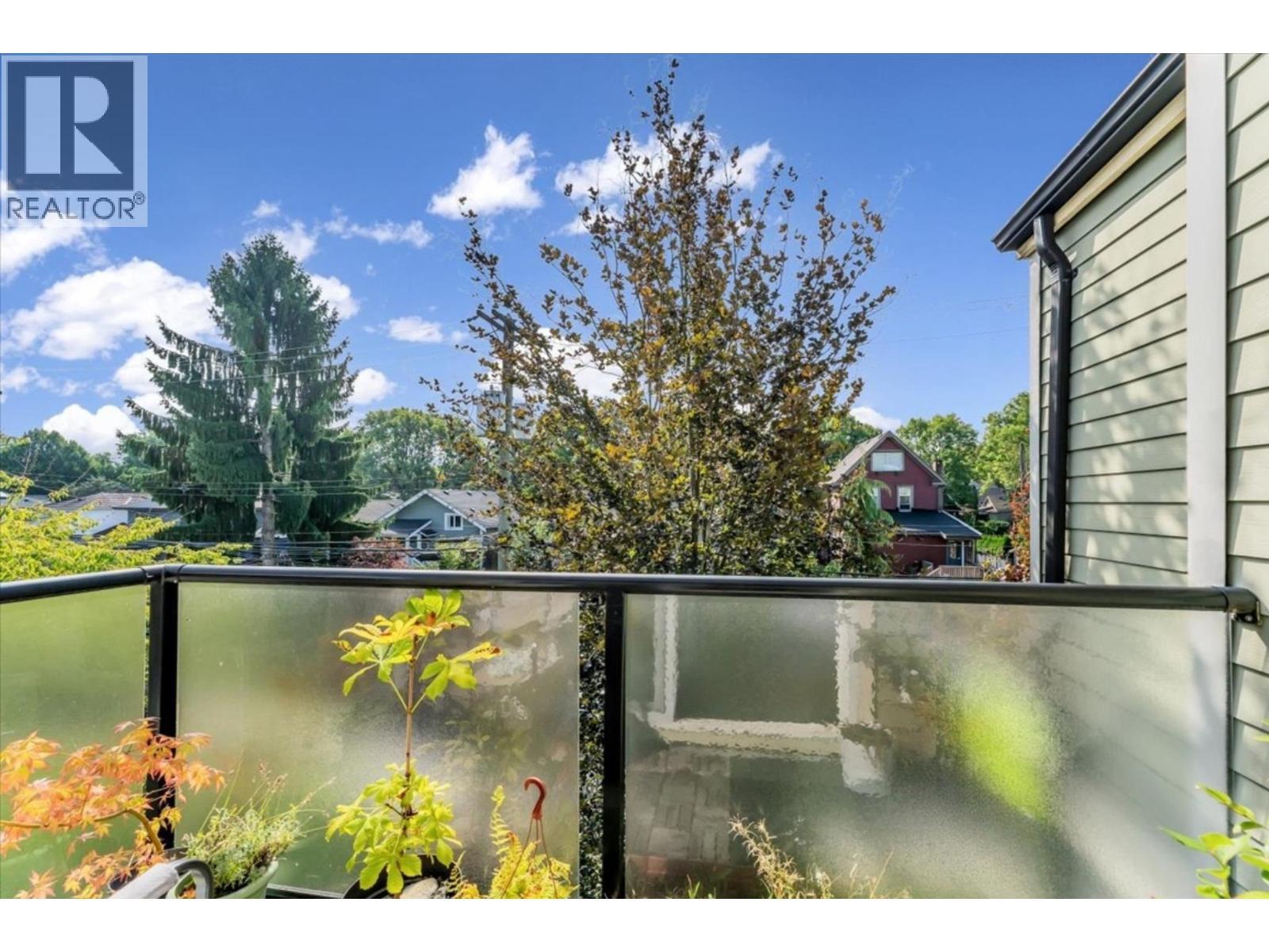 307 876 W 16Th Avenue, Vancouver, BC - Outdoor