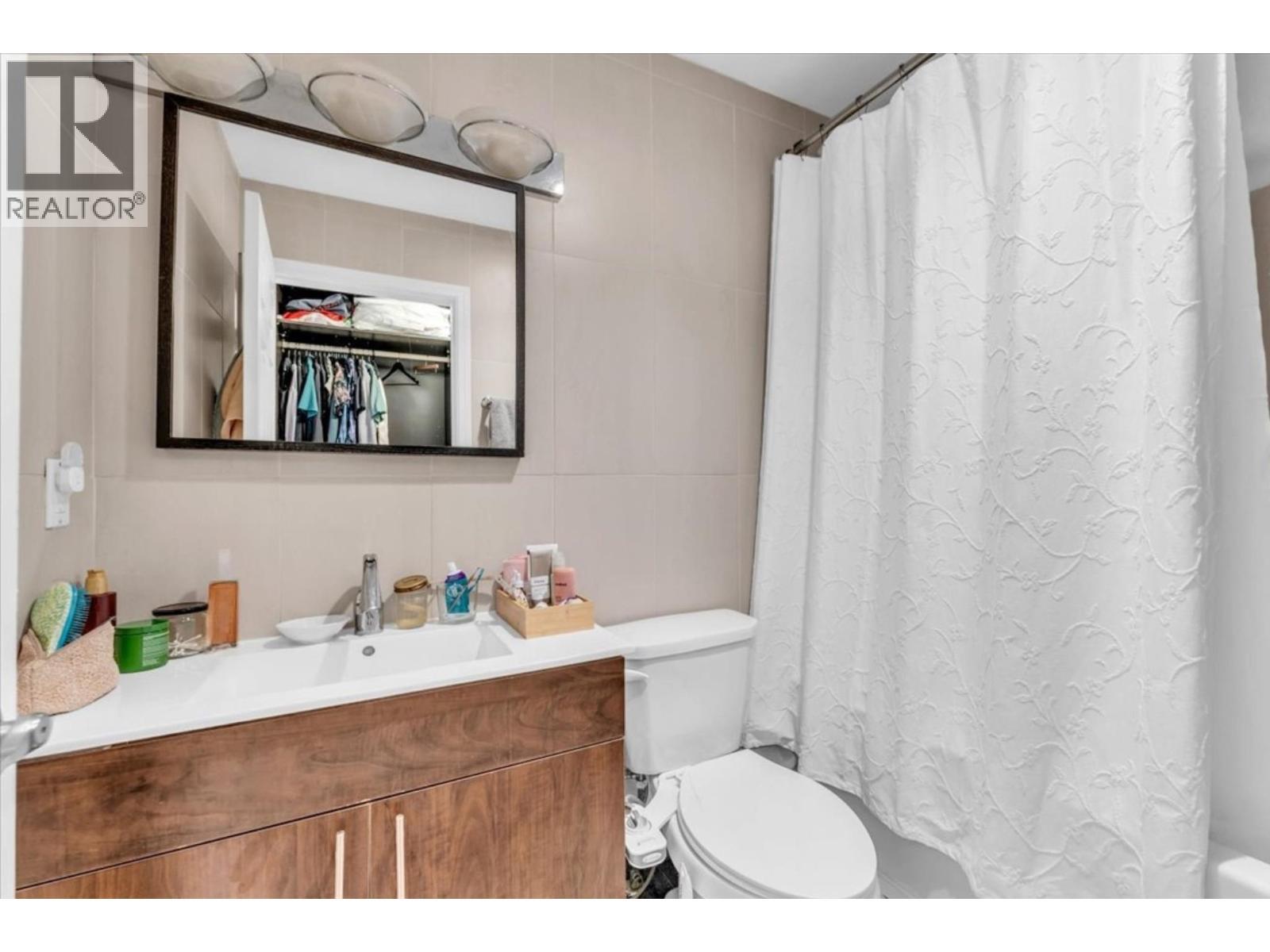 307 876 W 16Th Avenue, Vancouver, BC - Indoor Photo Showing Bathroom