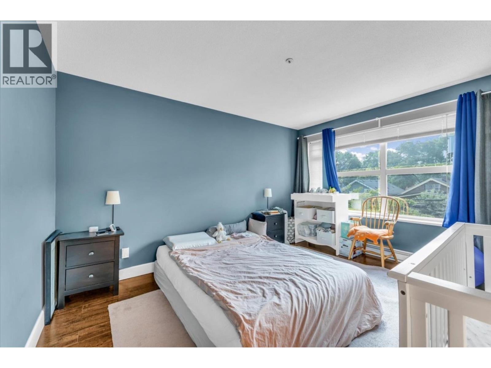 307 876 W 16Th Avenue, Vancouver, BC - Indoor Photo Showing Bedroom