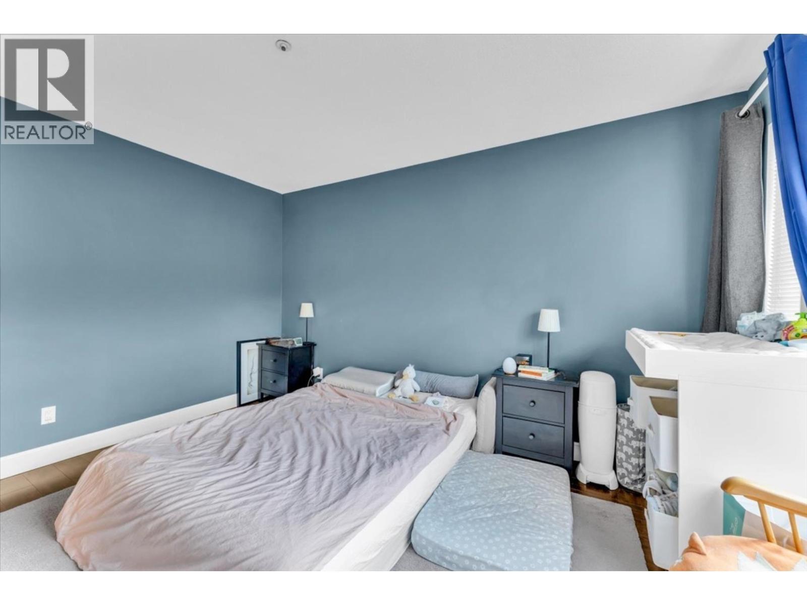 307 876 W 16Th Avenue, Vancouver, BC - Indoor Photo Showing Bedroom