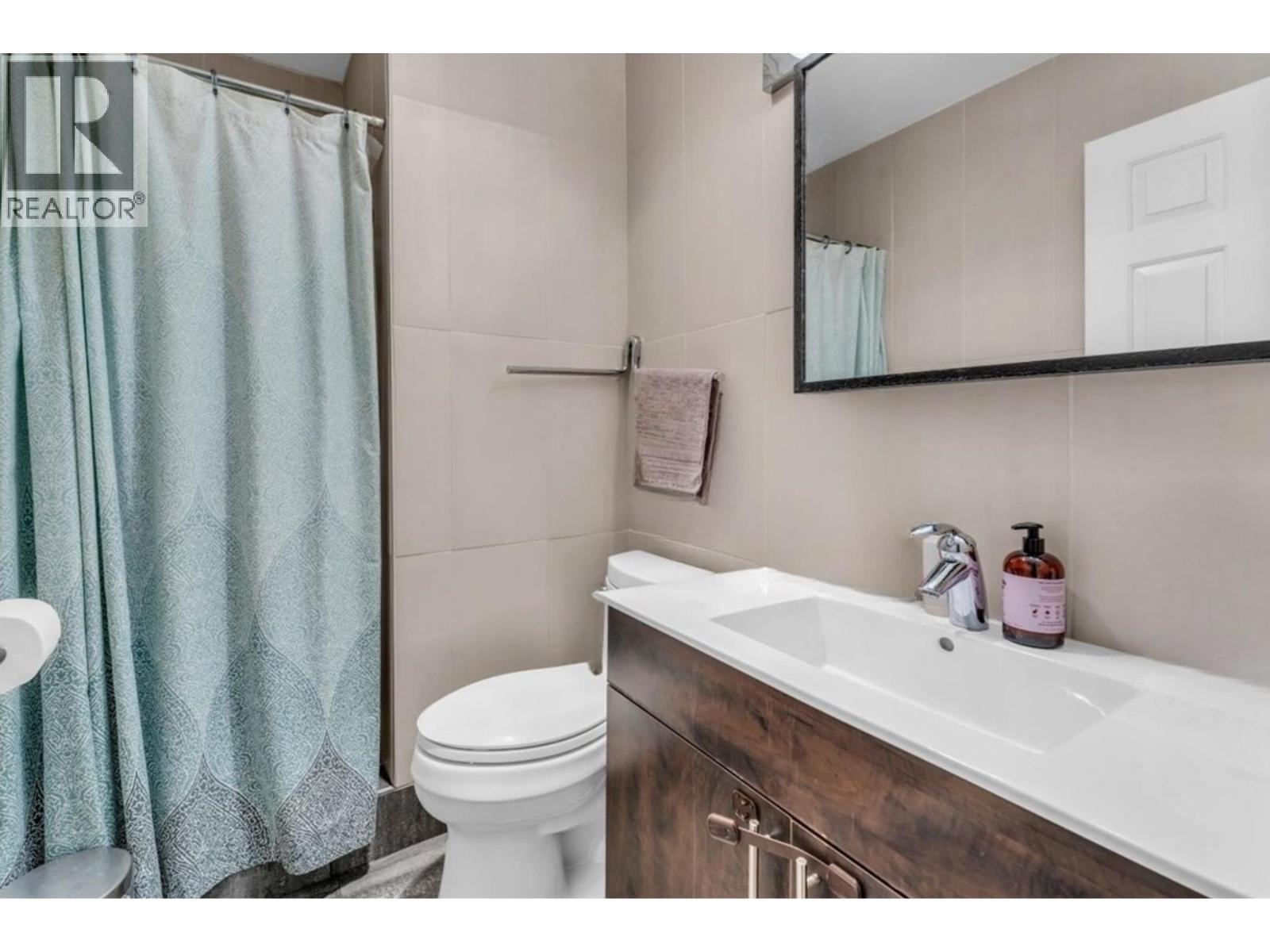 307 876 W 16Th Avenue, Vancouver, BC - Indoor Photo Showing Bathroom