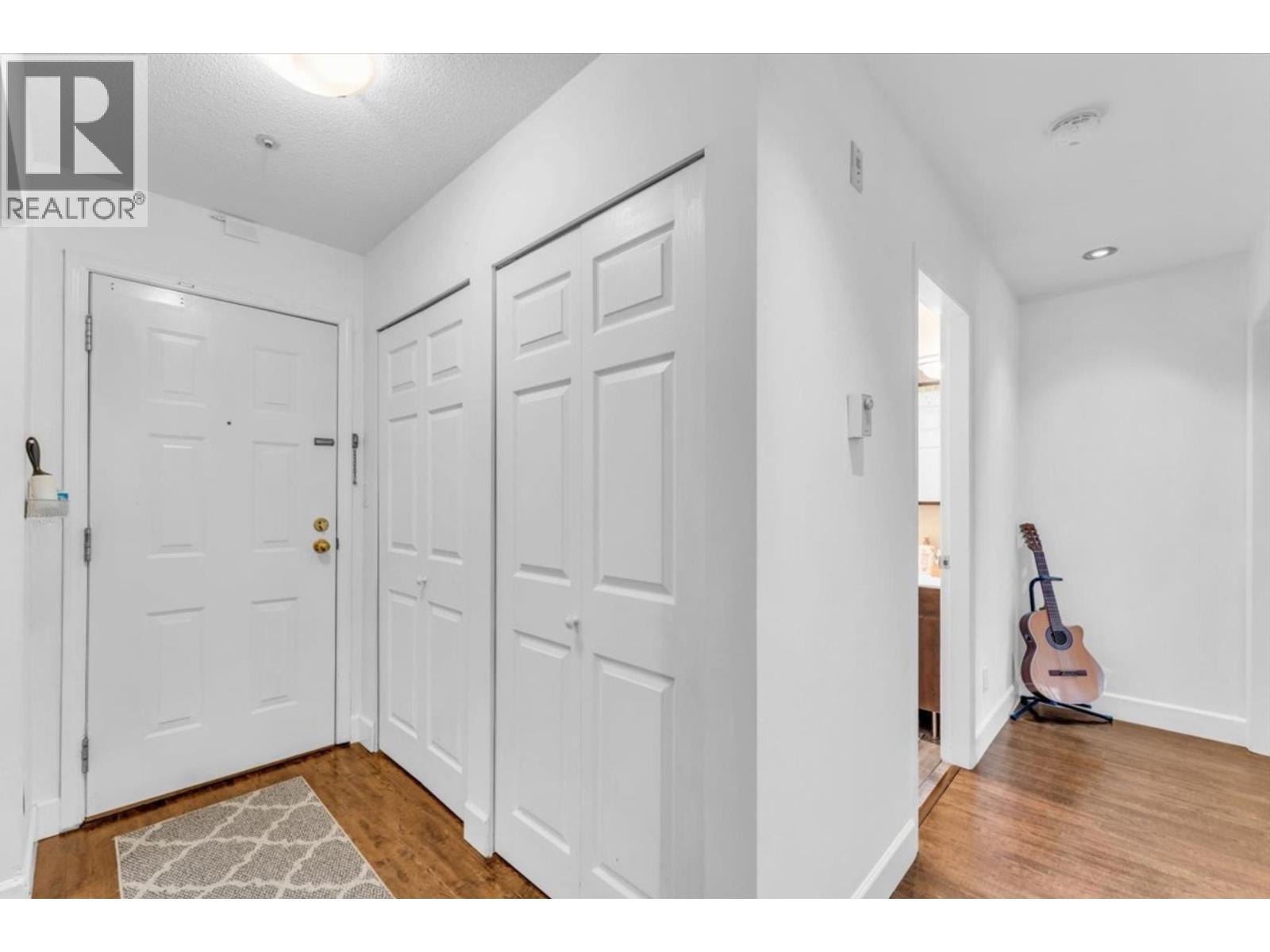 307 876 W 16Th Avenue, Vancouver, BC - Indoor Photo Showing Other Room