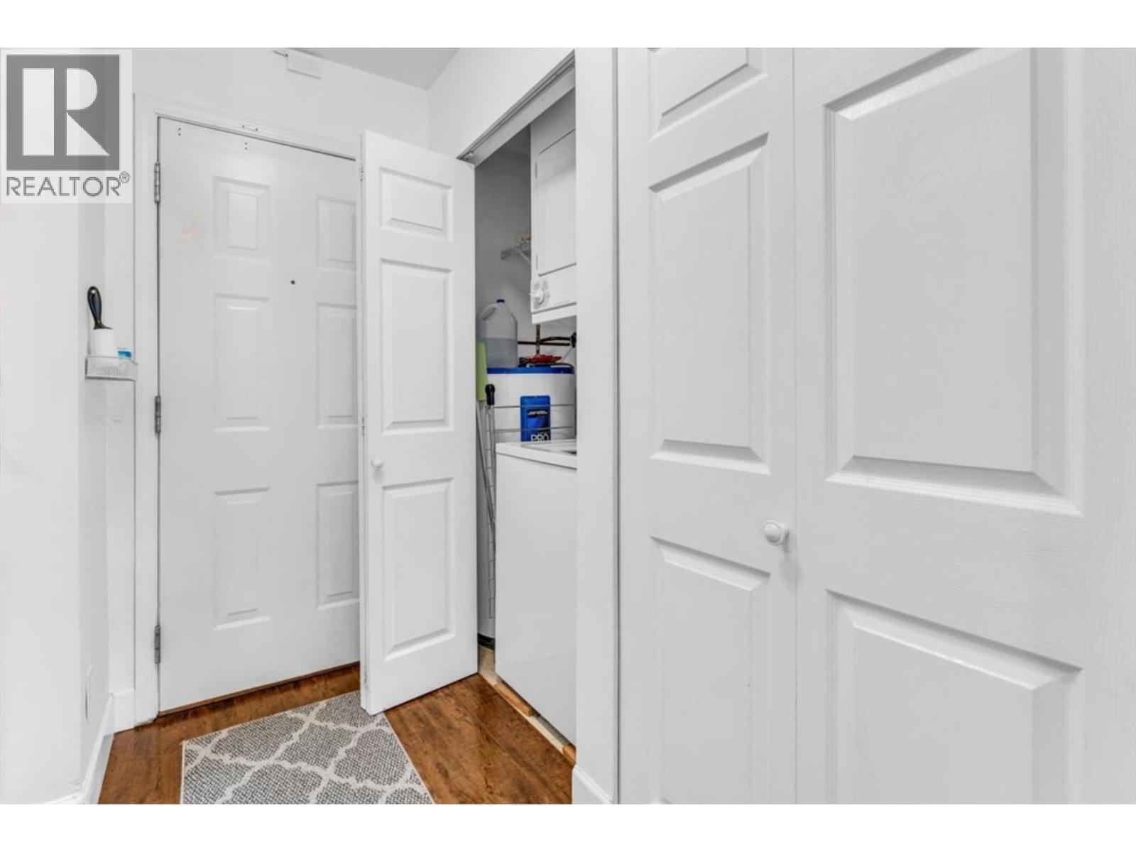 307 876 W 16Th Avenue, Vancouver, BC - Indoor Photo Showing Other Room