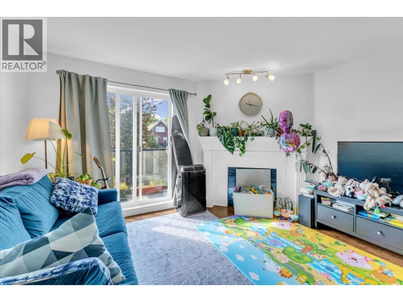 307 876 W 16Th Avenue, Vancouver, BC - Indoor Photo Showing Other Room