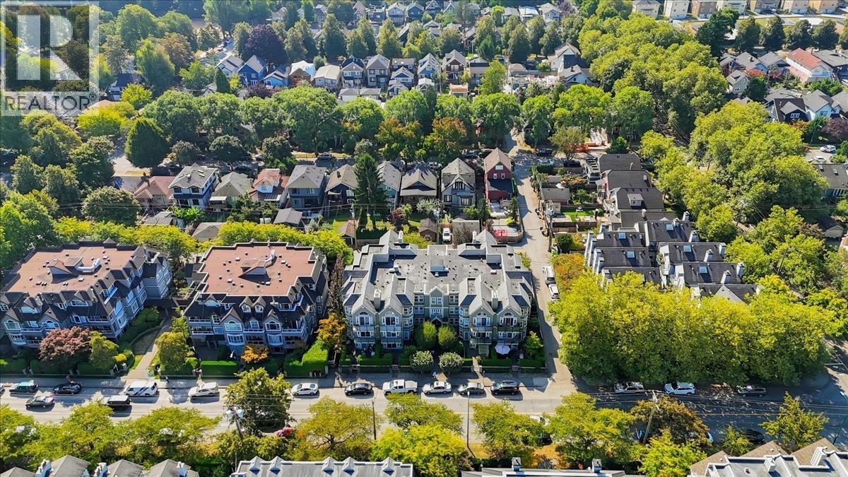 307 876 W 16Th Avenue, Vancouver, BC - Outdoor With View