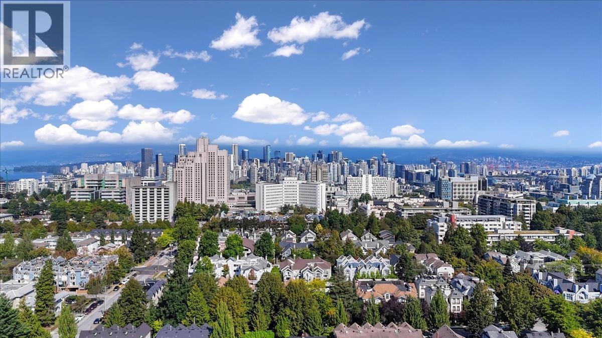 307 876 W 16Th Avenue, Vancouver, BC - Outdoor With View