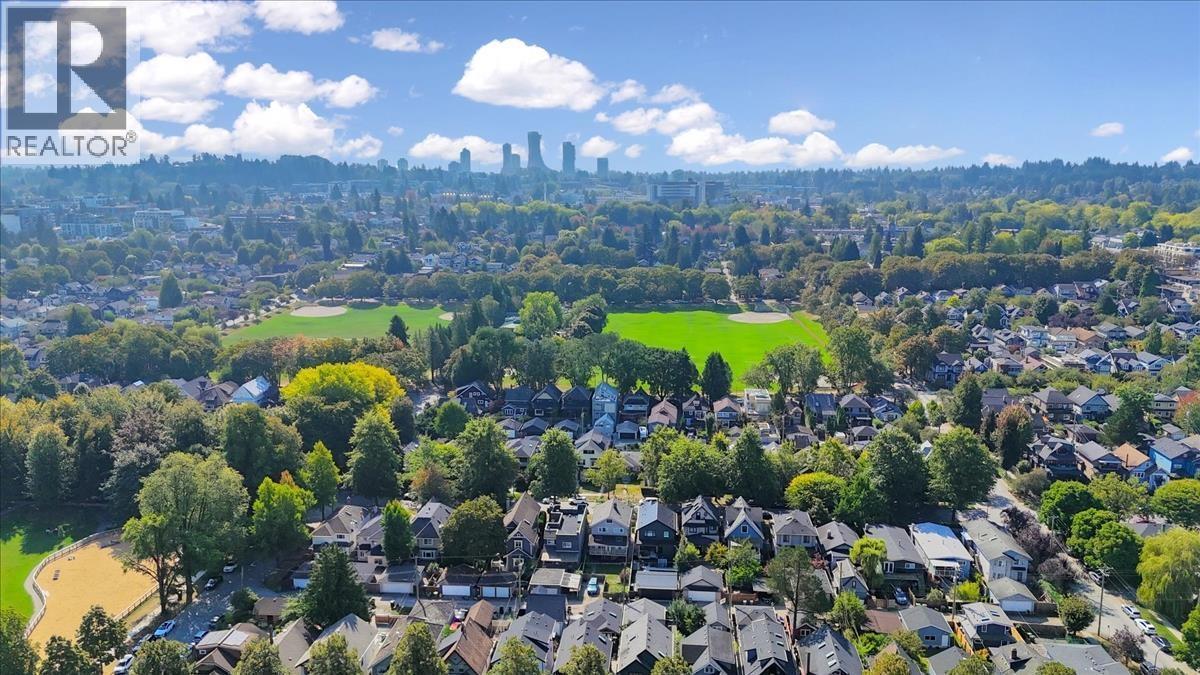307 876 W 16Th Avenue, Vancouver, BC - Outdoor With View