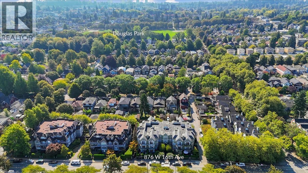 307 876 W 16Th Avenue, Vancouver, BC - Outdoor With View