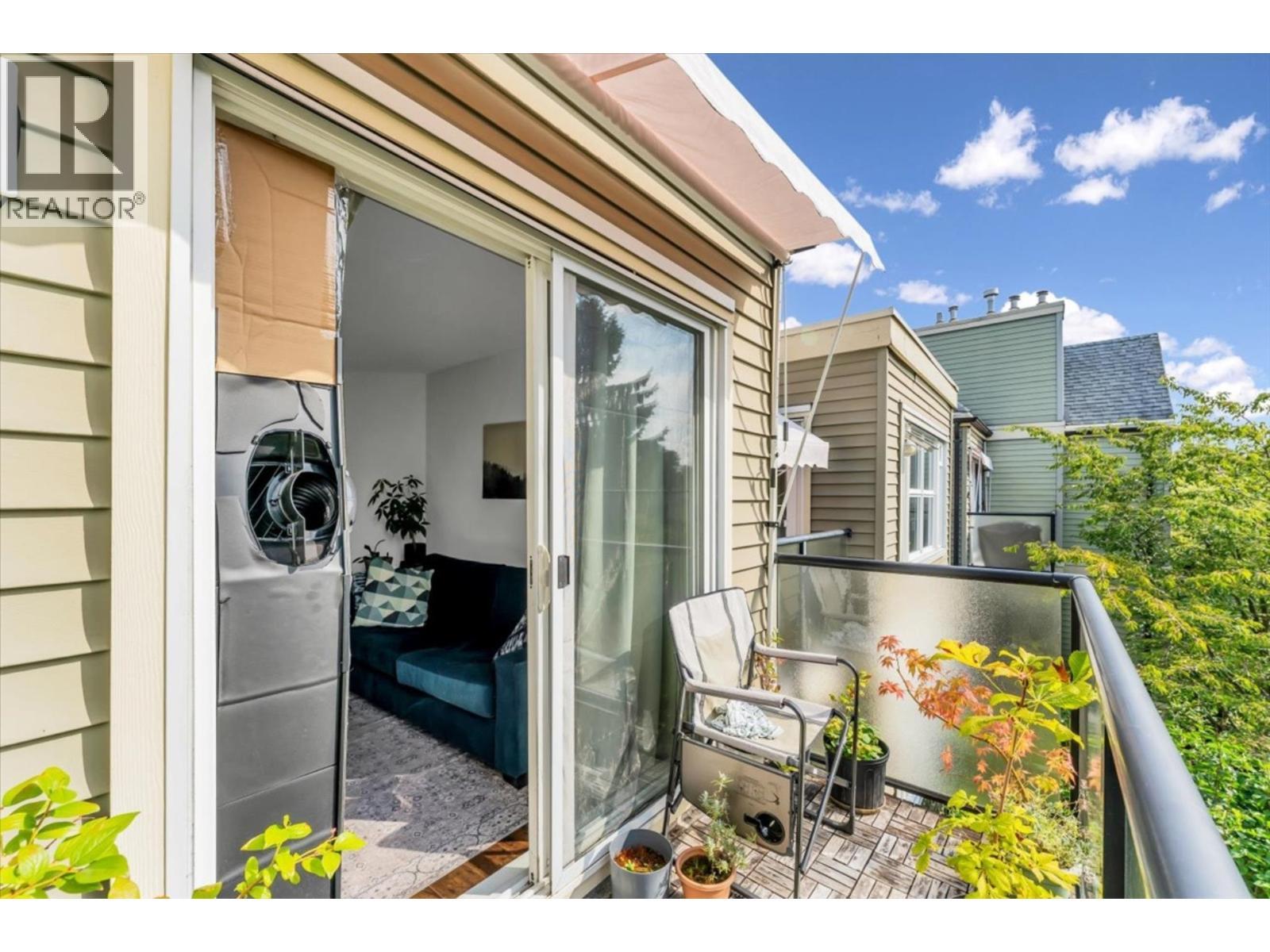 307 876 W 16Th Avenue, Vancouver, BC - Outdoor With Exterior