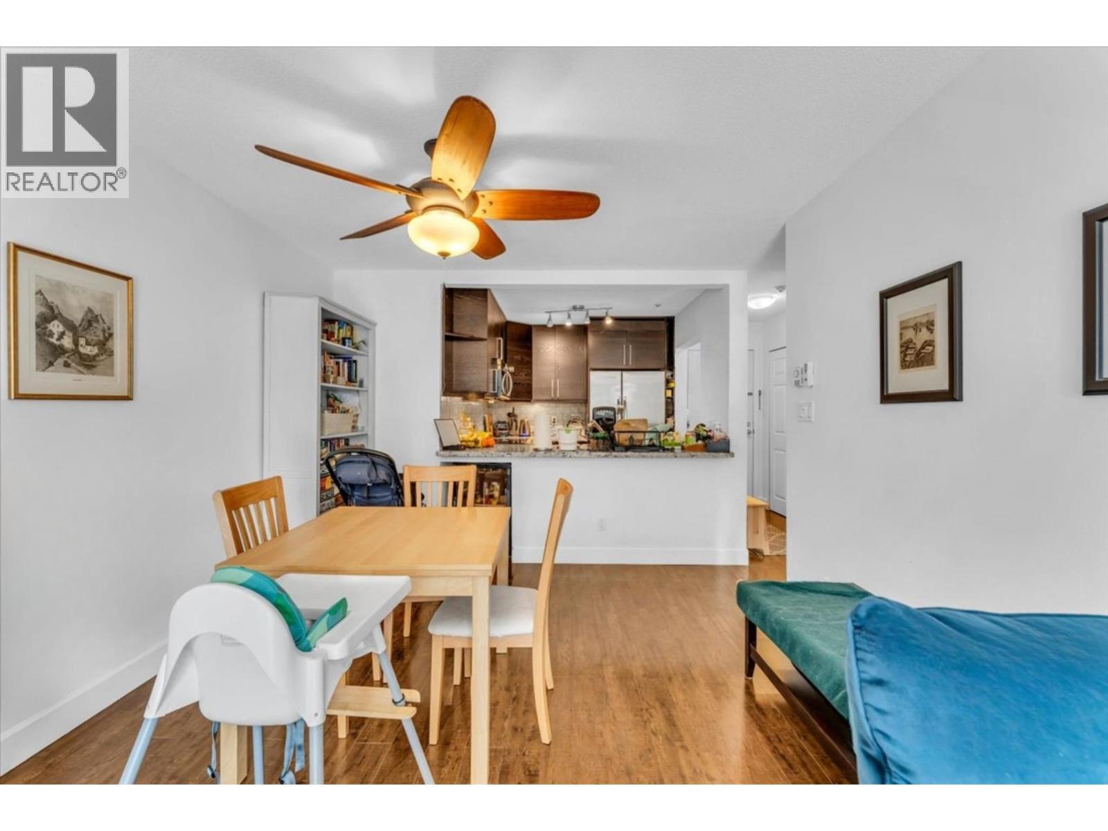 307 876 W 16Th Avenue, Vancouver, BC - Indoor Photo Showing Dining Room