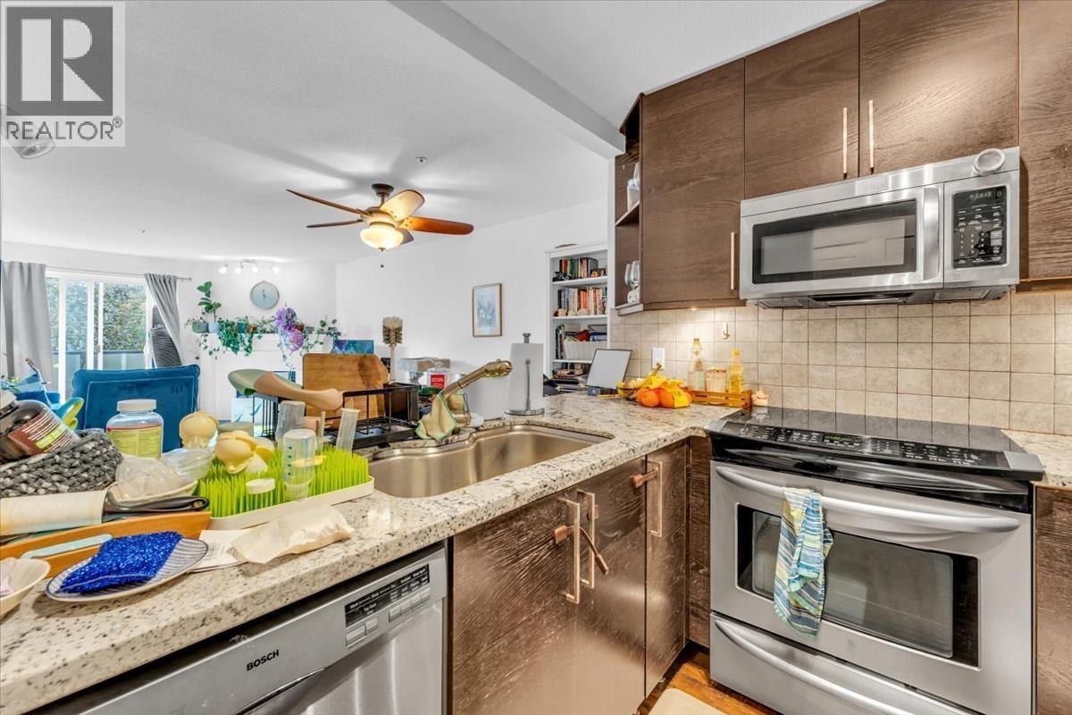 307 876 W 16Th Avenue, Vancouver, BC - Indoor Photo Showing Kitchen With Stainless Steel Kitchen With Upgraded Kitchen