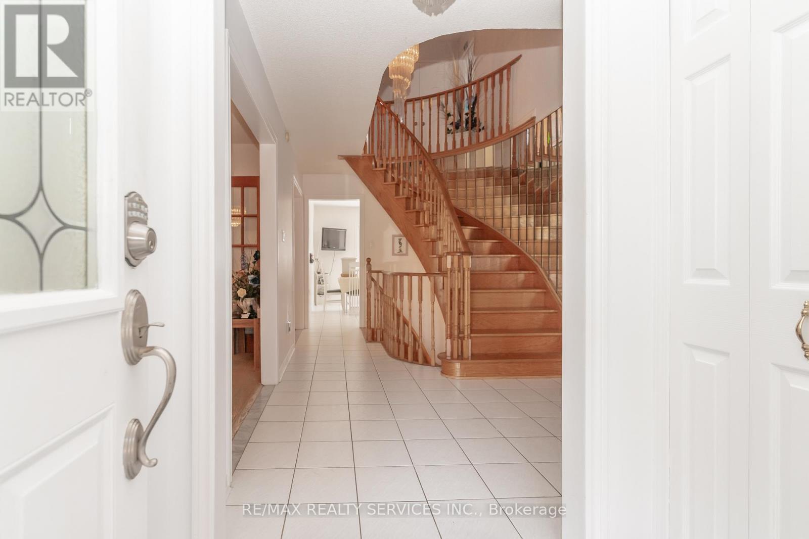 6 Ruth Avenue, Brampton, ON - Indoor Photo Showing Other Room