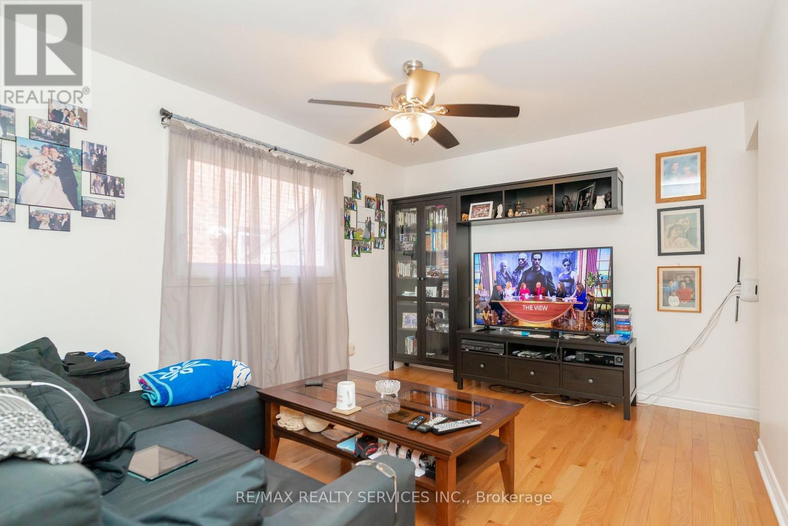 6 Ruth Avenue, Brampton, ON - Indoor Photo Showing Living Room
