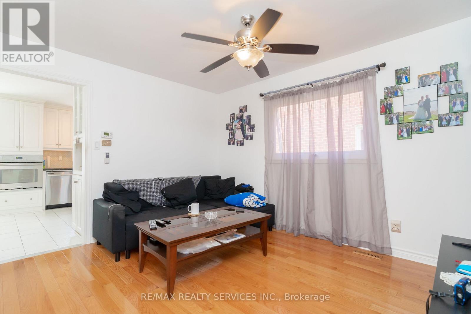6 Ruth Avenue, Brampton, ON - Indoor Photo Showing Living Room