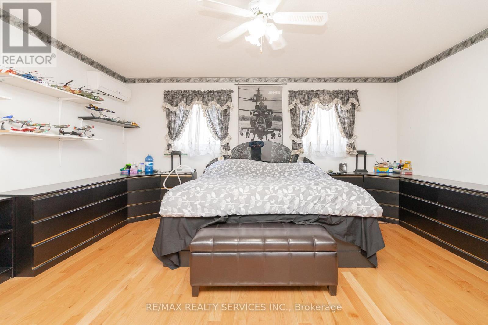 6 Ruth Avenue, Brampton, ON - Indoor Photo Showing Bedroom
