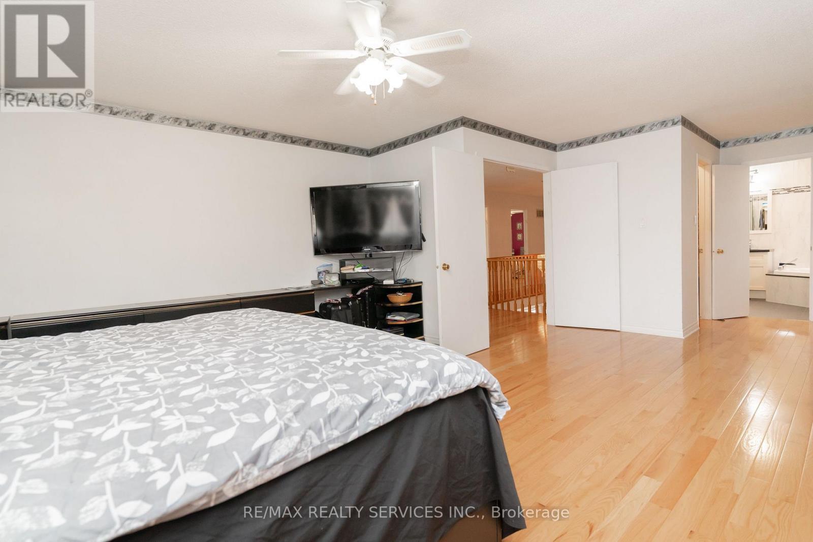 6 Ruth Avenue, Brampton, ON - Indoor Photo Showing Bedroom