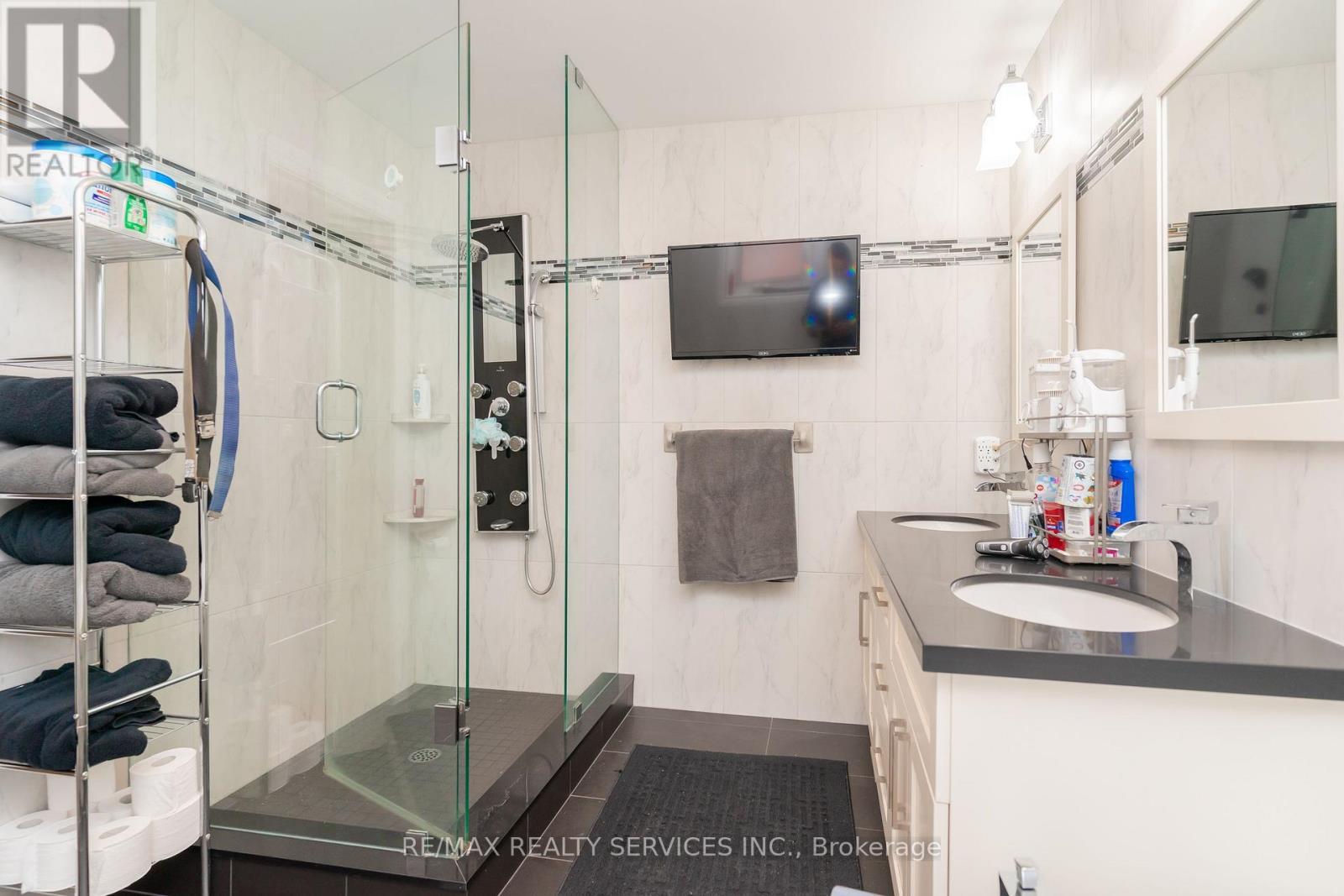 6 Ruth Avenue, Brampton, ON - Indoor Photo Showing Bathroom