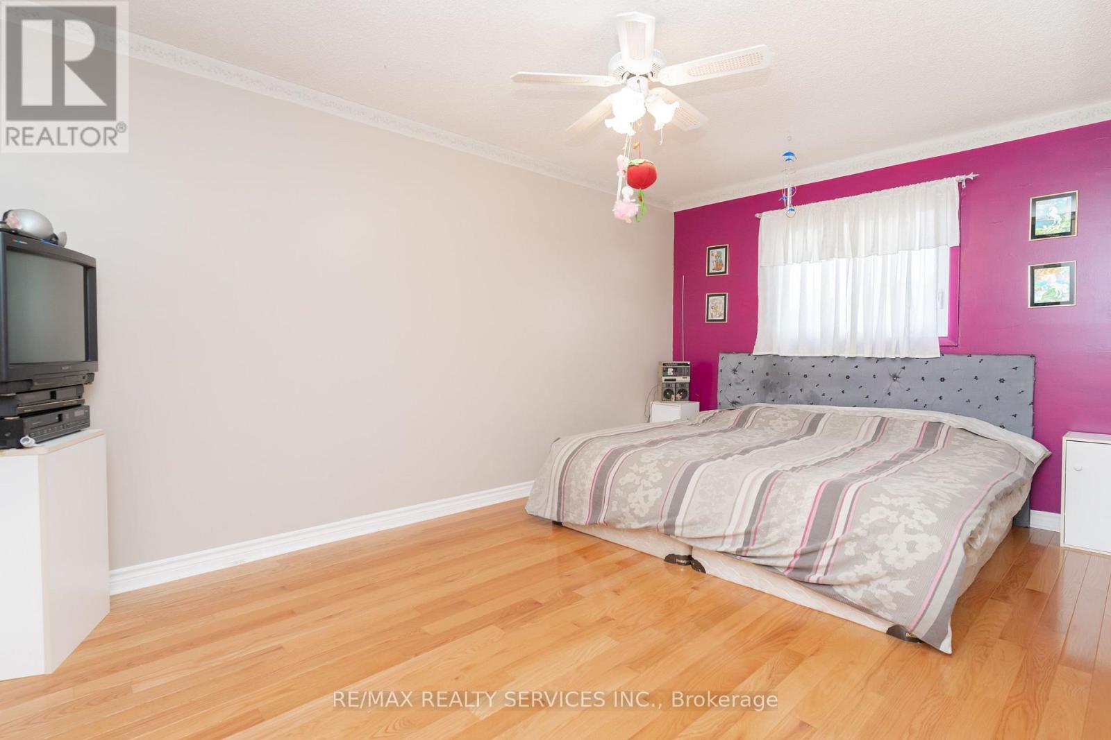 6 Ruth Avenue, Brampton, ON - Indoor Photo Showing Bedroom