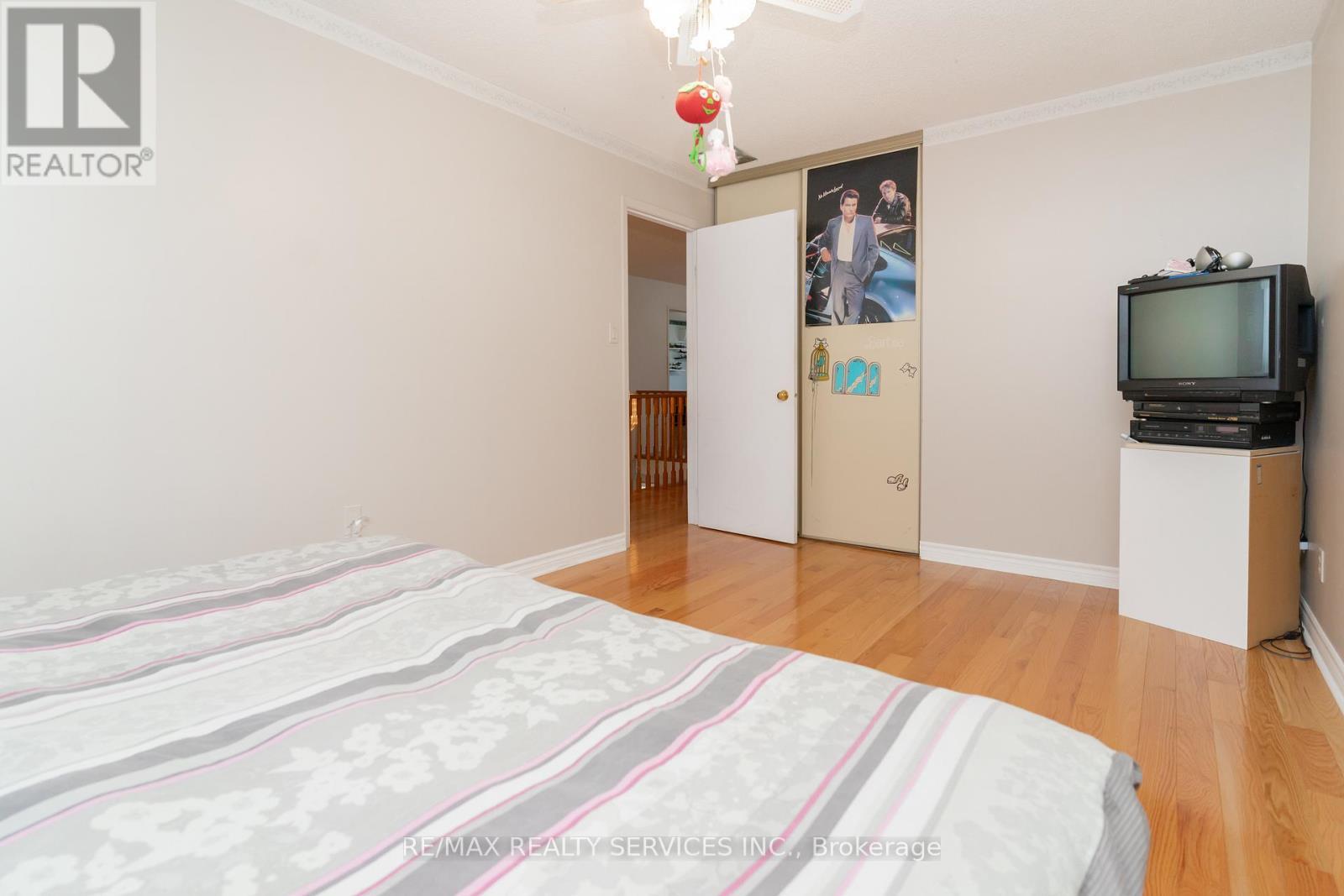 6 Ruth Avenue, Brampton, ON - Indoor Photo Showing Bedroom